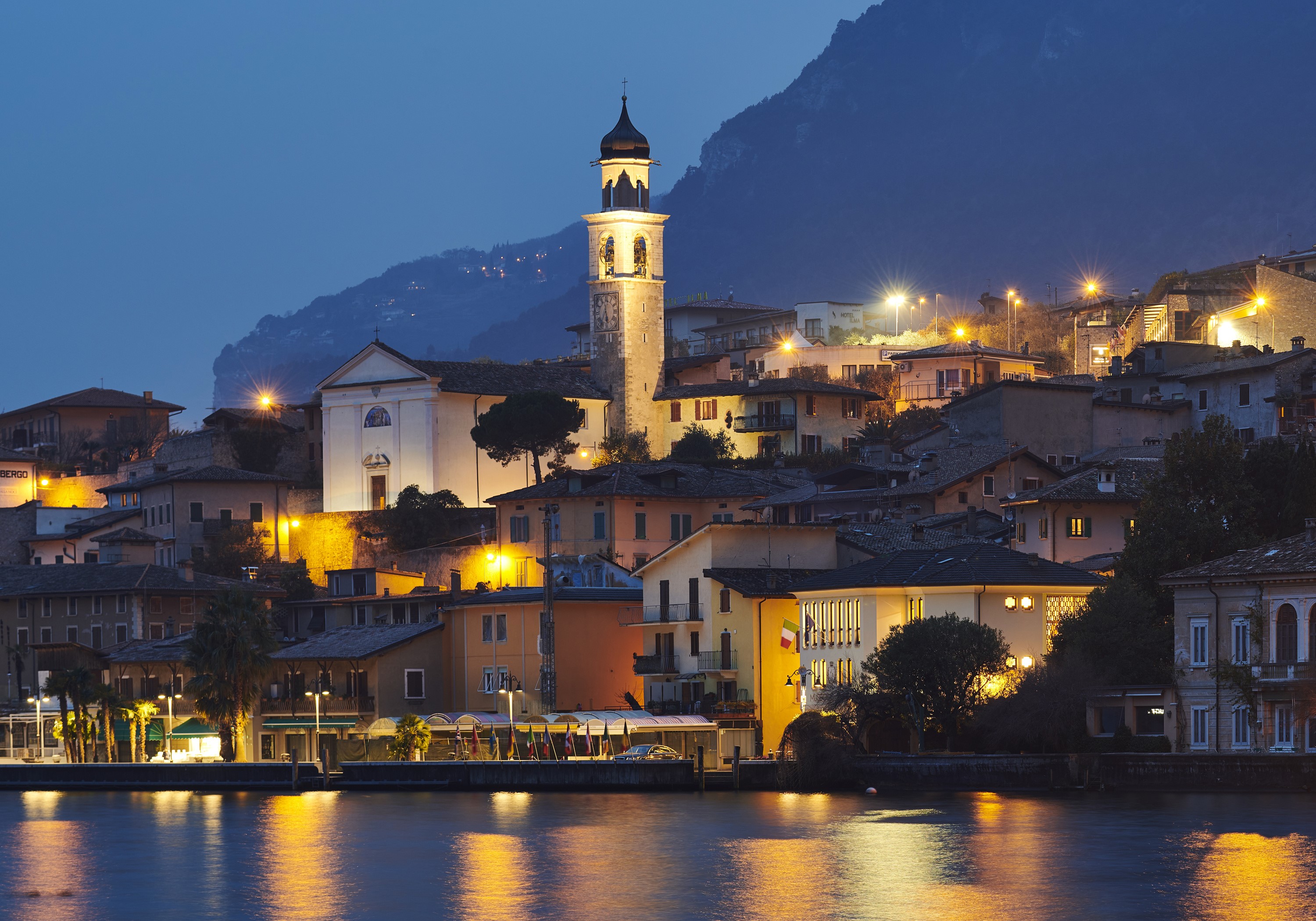 Limone sul Garda, Italy at Night HD Wallpaper
