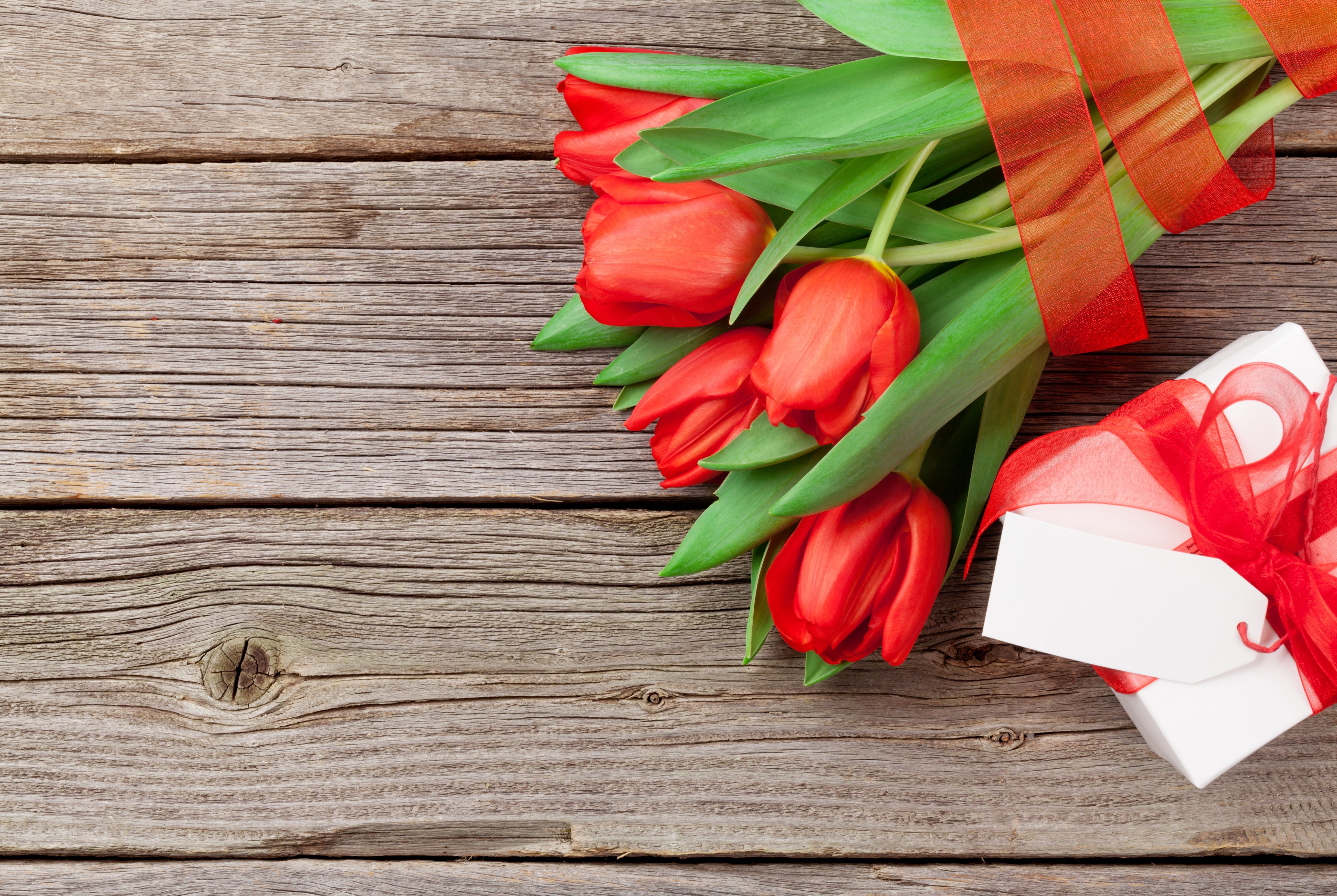 Red Tulips and Gift Box on Wood Planks HD Wallpaper