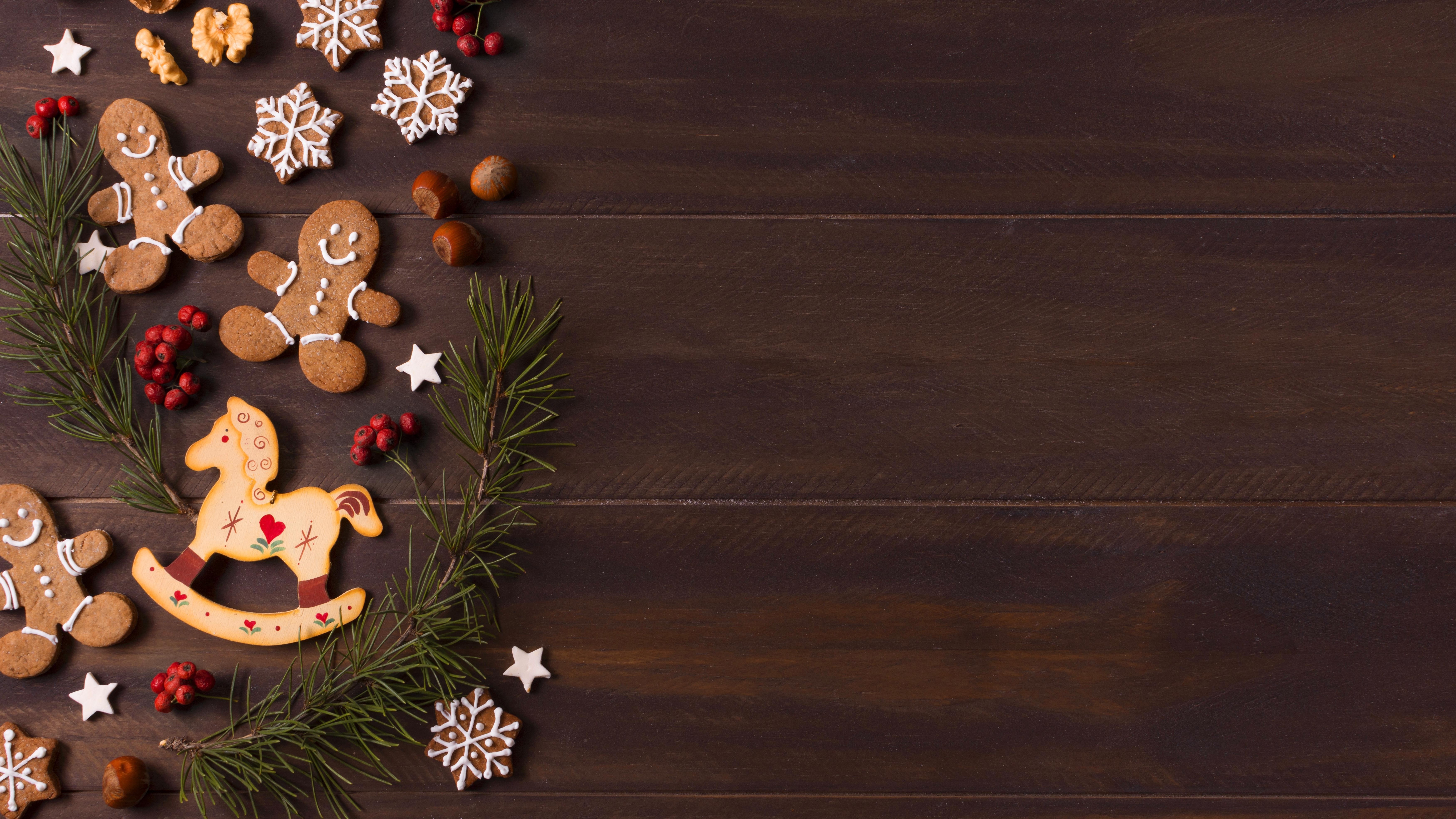 Christmas gingerbread cookies and pine branches HD Wallpaper