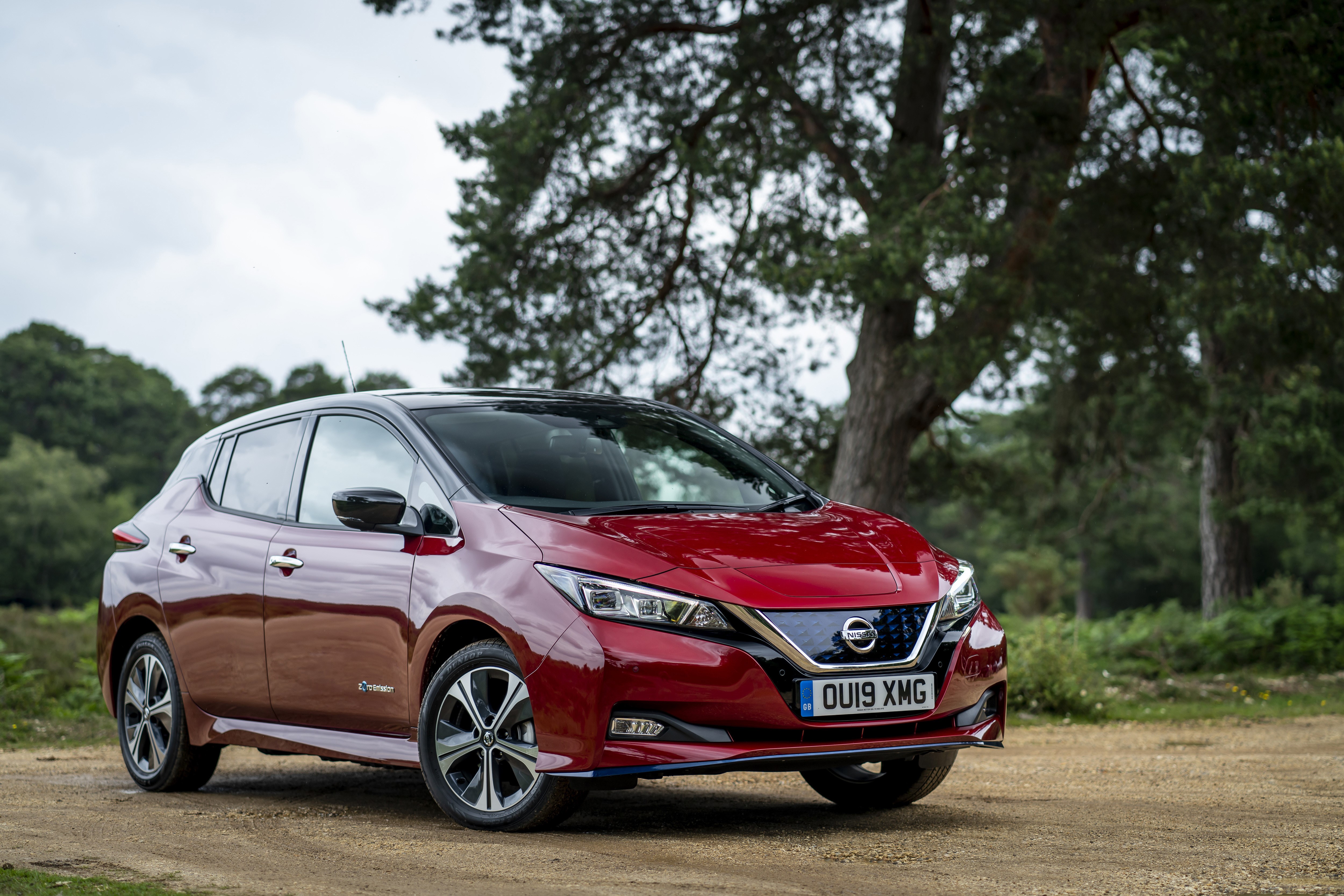 2019 Nissan Leaf e, wine color HD Wallpaper