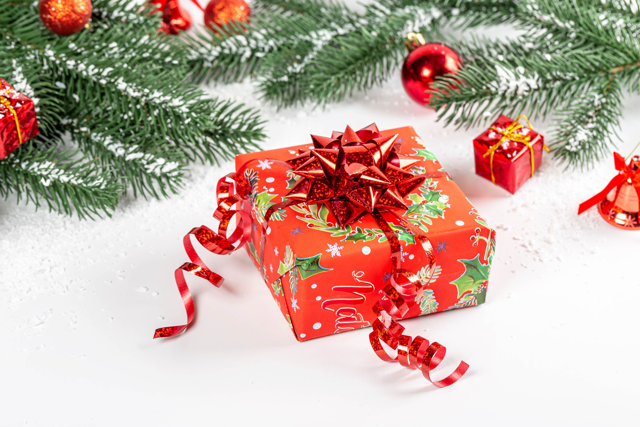 Christmas gift with pine branches and ornaments HD Wallpaper