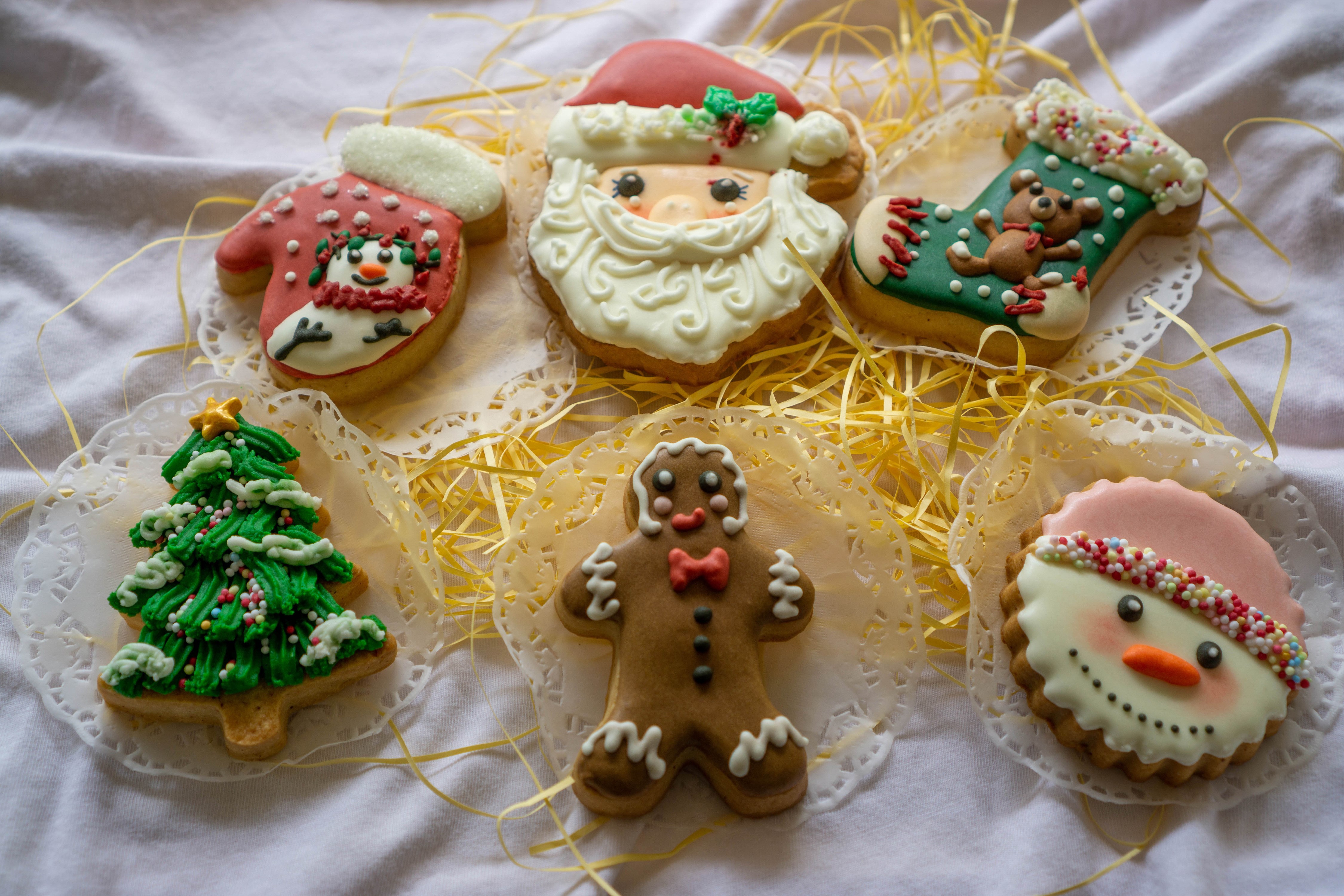 Christmas Cookies: Santa, Snowman, Tree, Gingerbread Man, Stocking HD Wallpaper