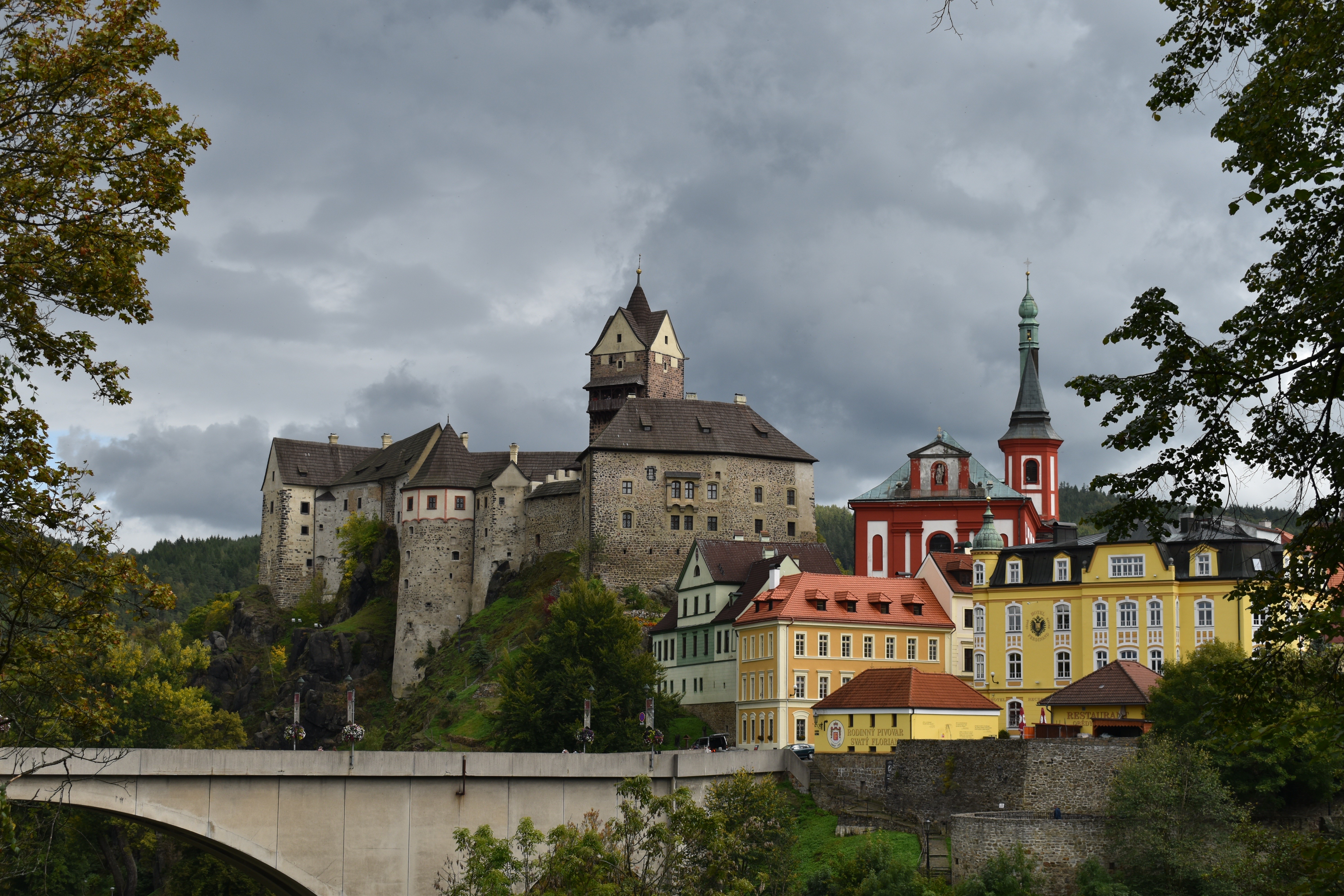 Loket Castle, Czech Republic HD Wallpaper