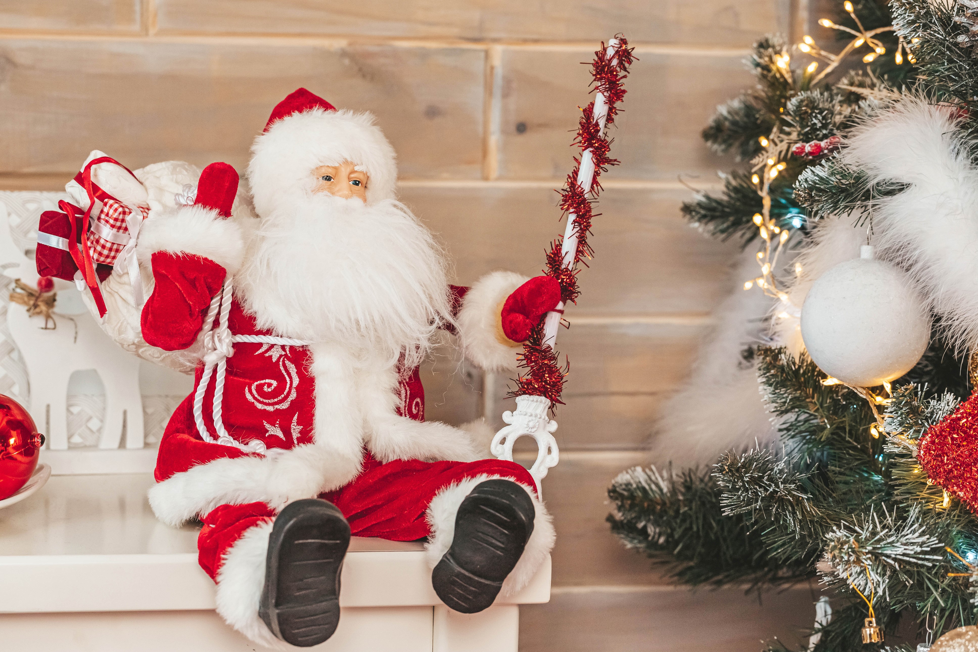 Santa Claus with Christmas Tree HD Wallpaper