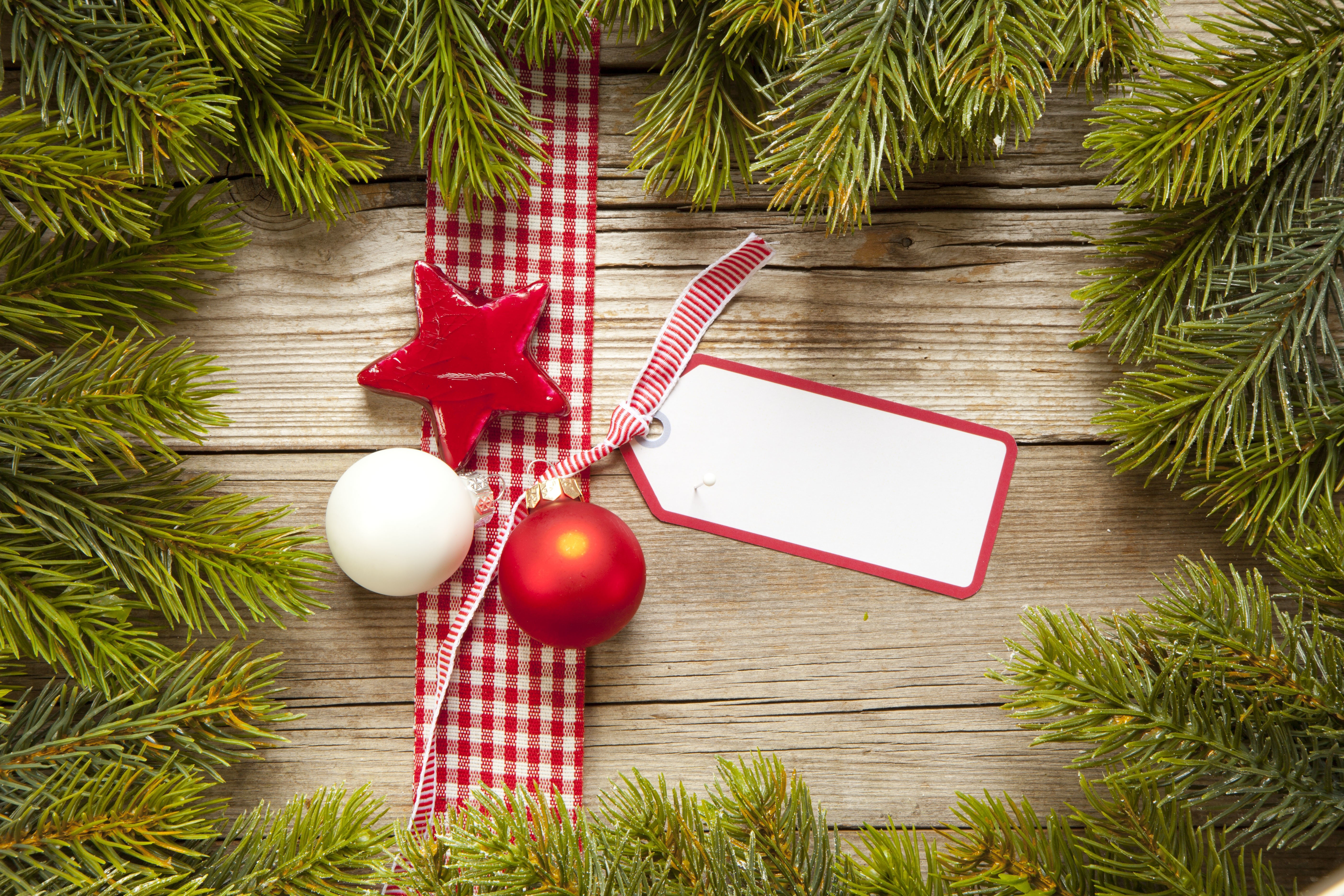 Christmas branches with ornaments and gift tag HD Wallpaper