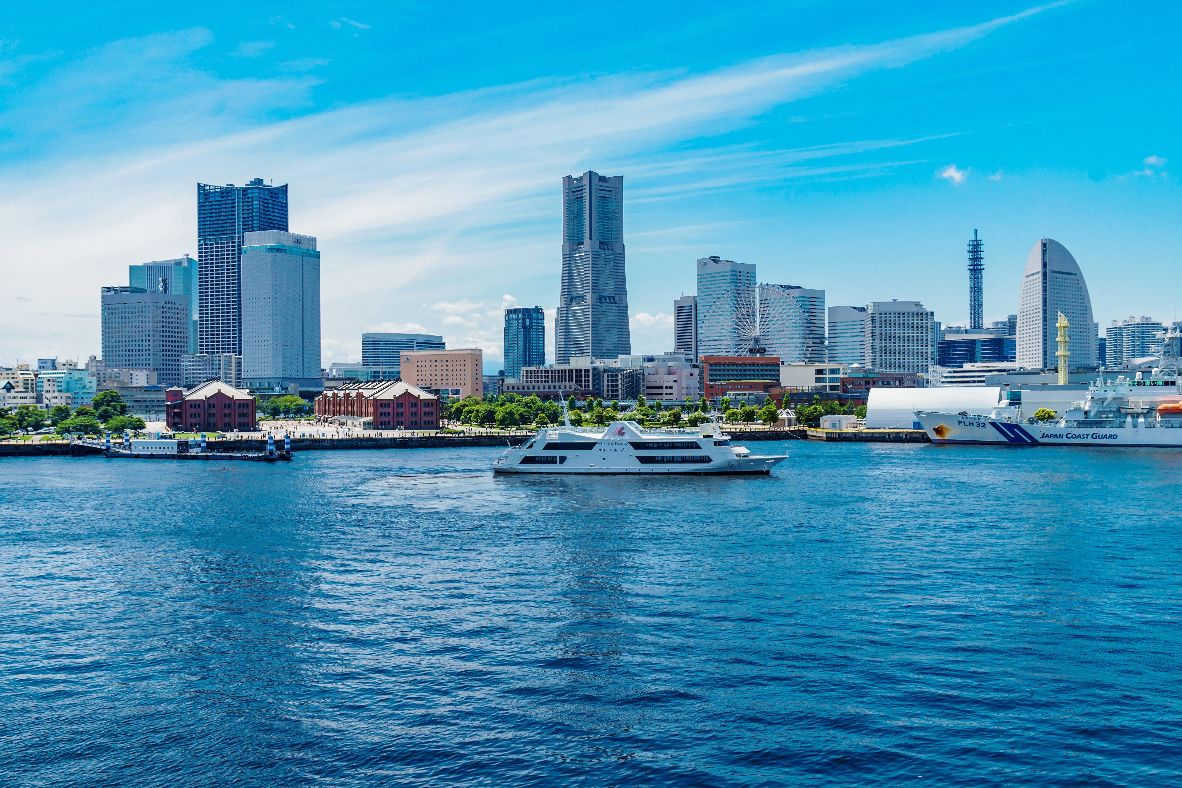 Yokohama Minatomirai Bay with Ships and Buildings HD Wallpaper