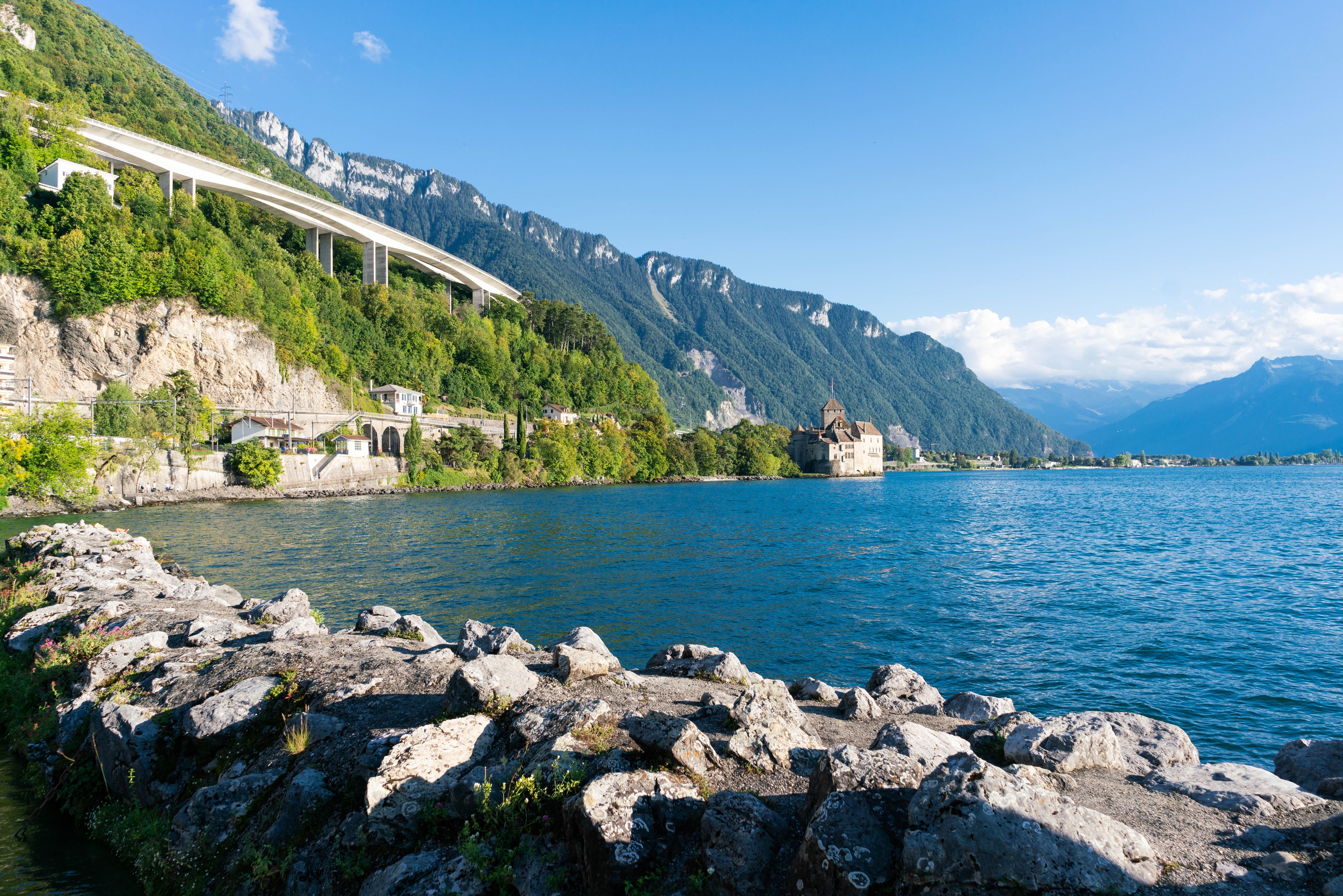 4K Lake Geneva Switzerland with Castle and Highway HD Wallpaper