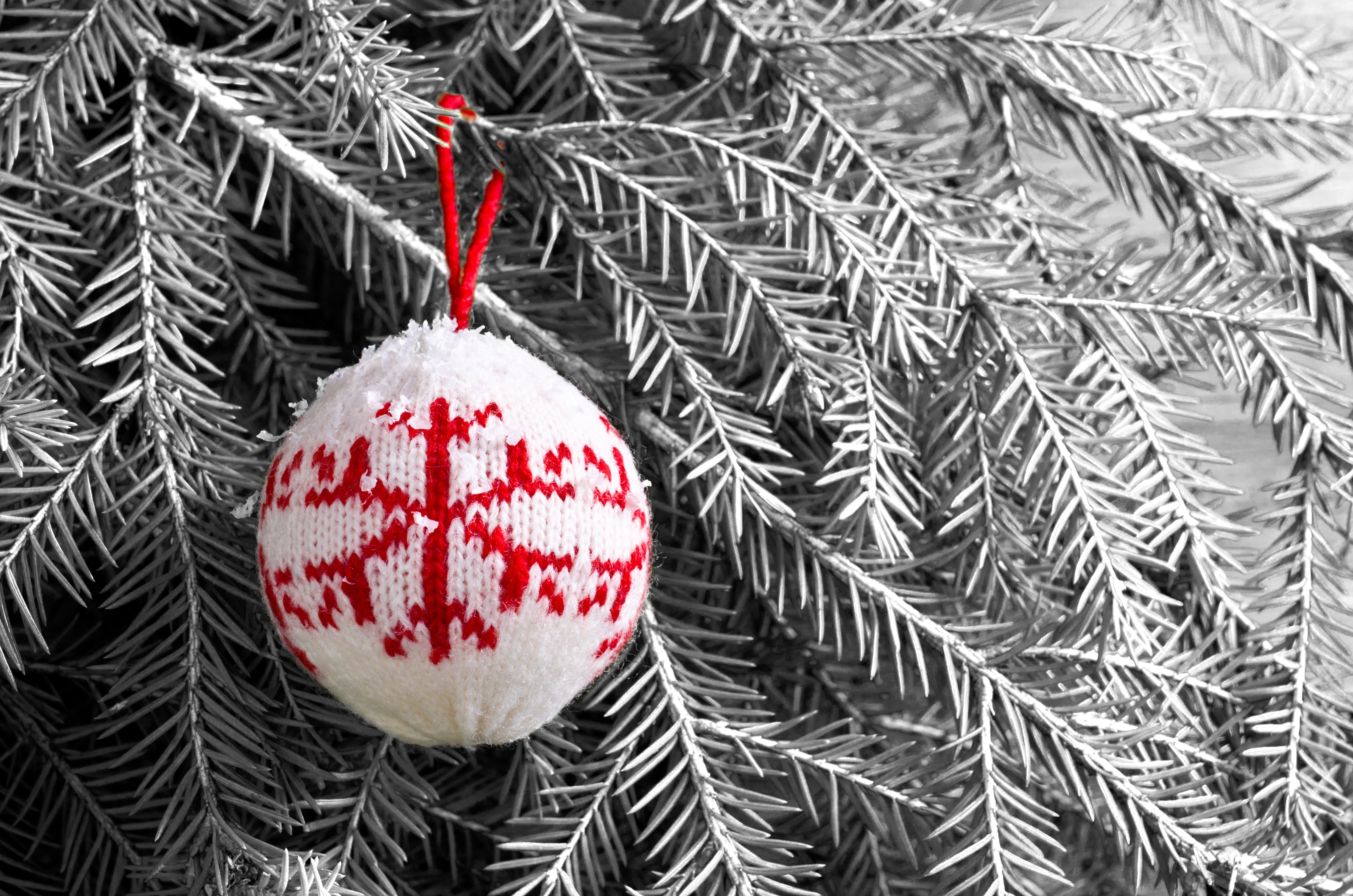 Christmas ornament on a fir tree branch HD Wallpaper
