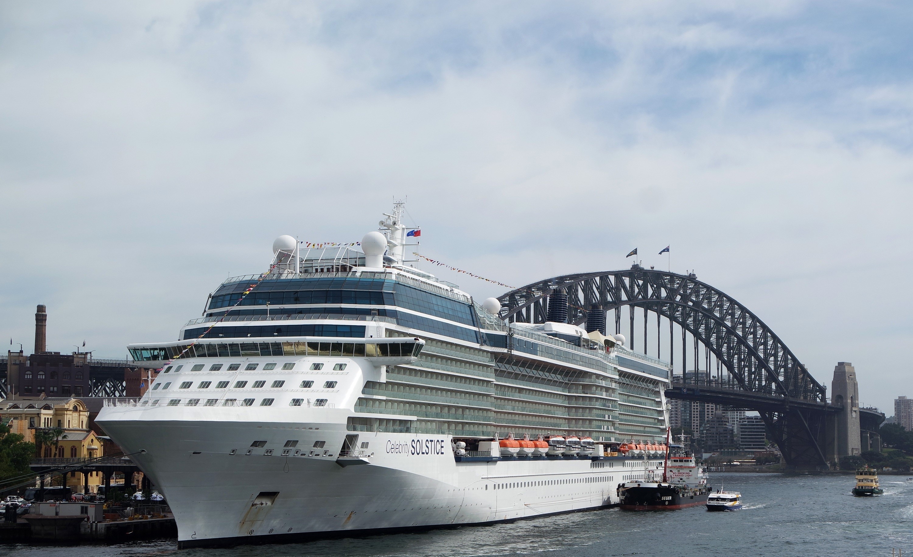 Celebrity Solstice cruise liner near Sydney Harbour Bridge HD Wallpaper
