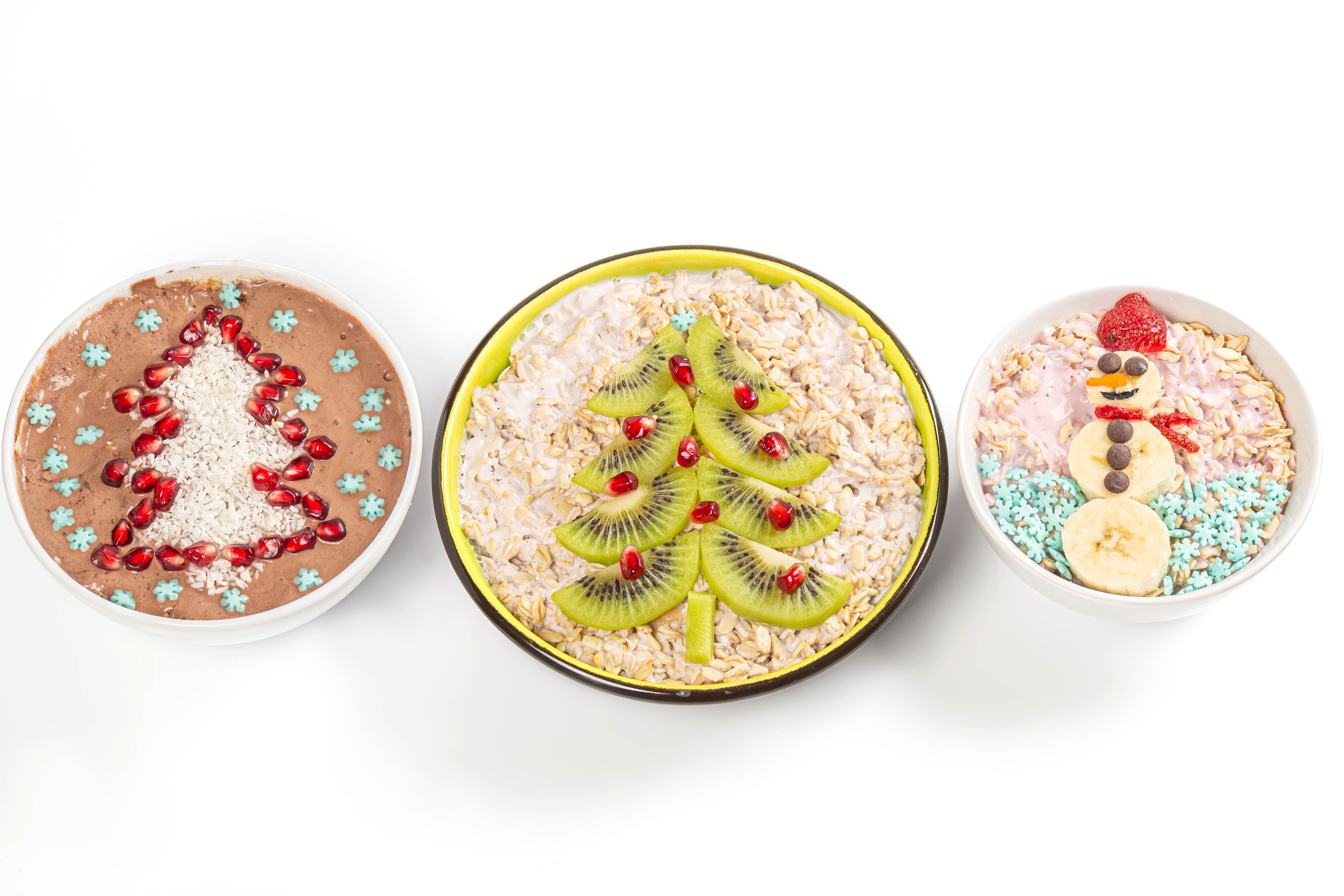 Christmas themed oatmeal bowls with fruit HD Wallpaper