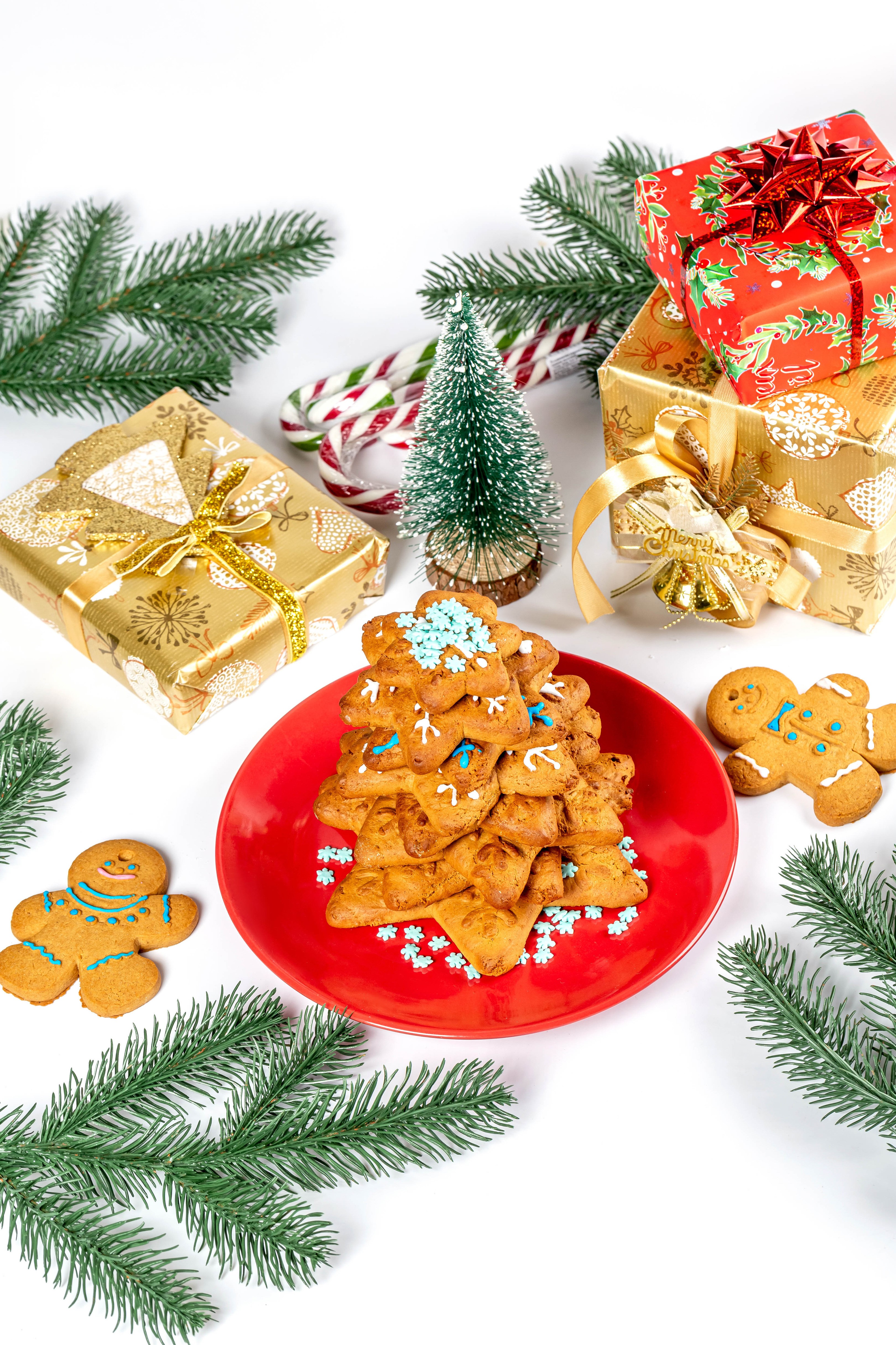 Christmas gingerbread tree cookies with gifts and candy canes HD Phone Wallpaper