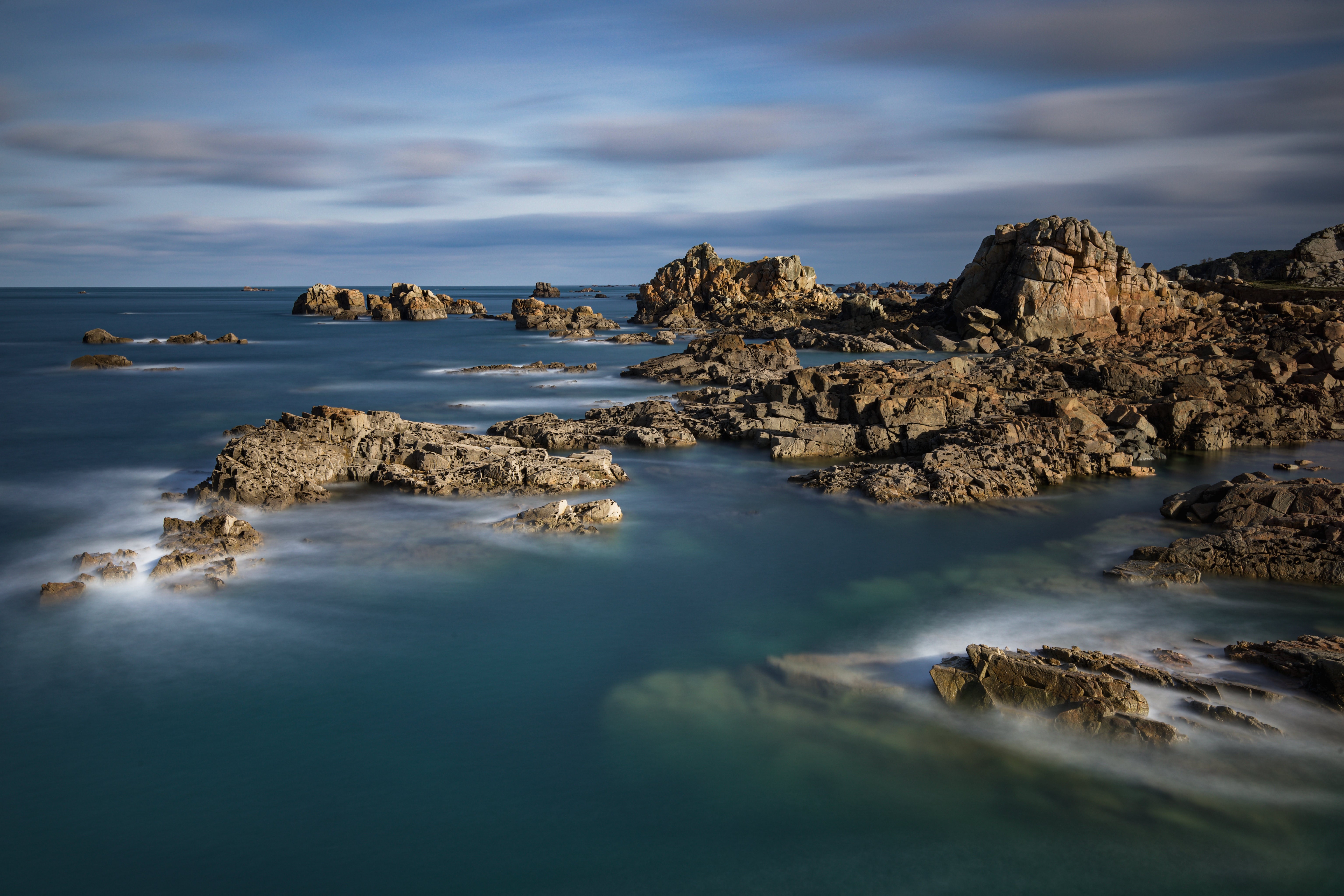 Rocky Coastline in Bretagne, France HD Wallpaper