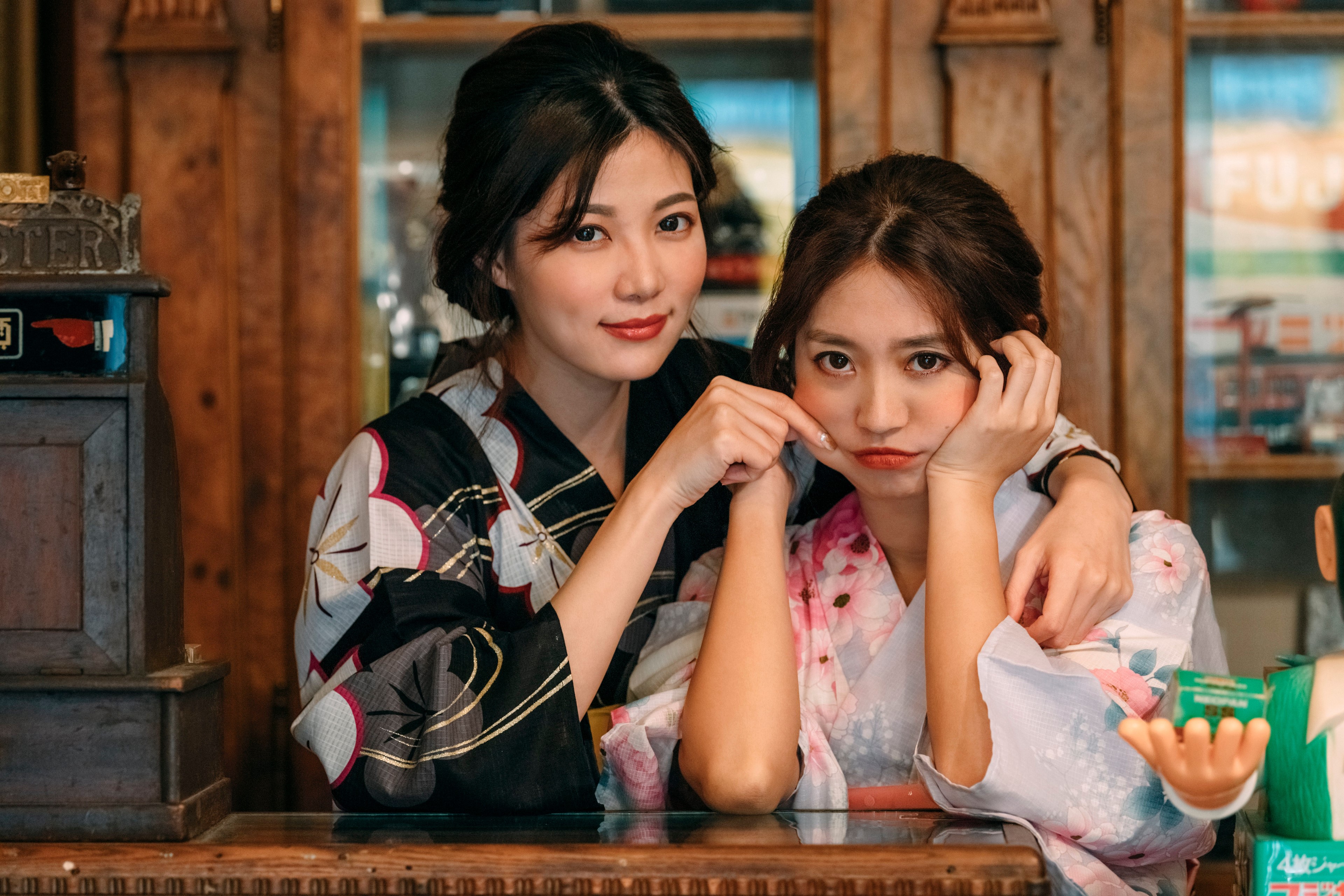 Two Asian women in kimonos HD Wallpaper