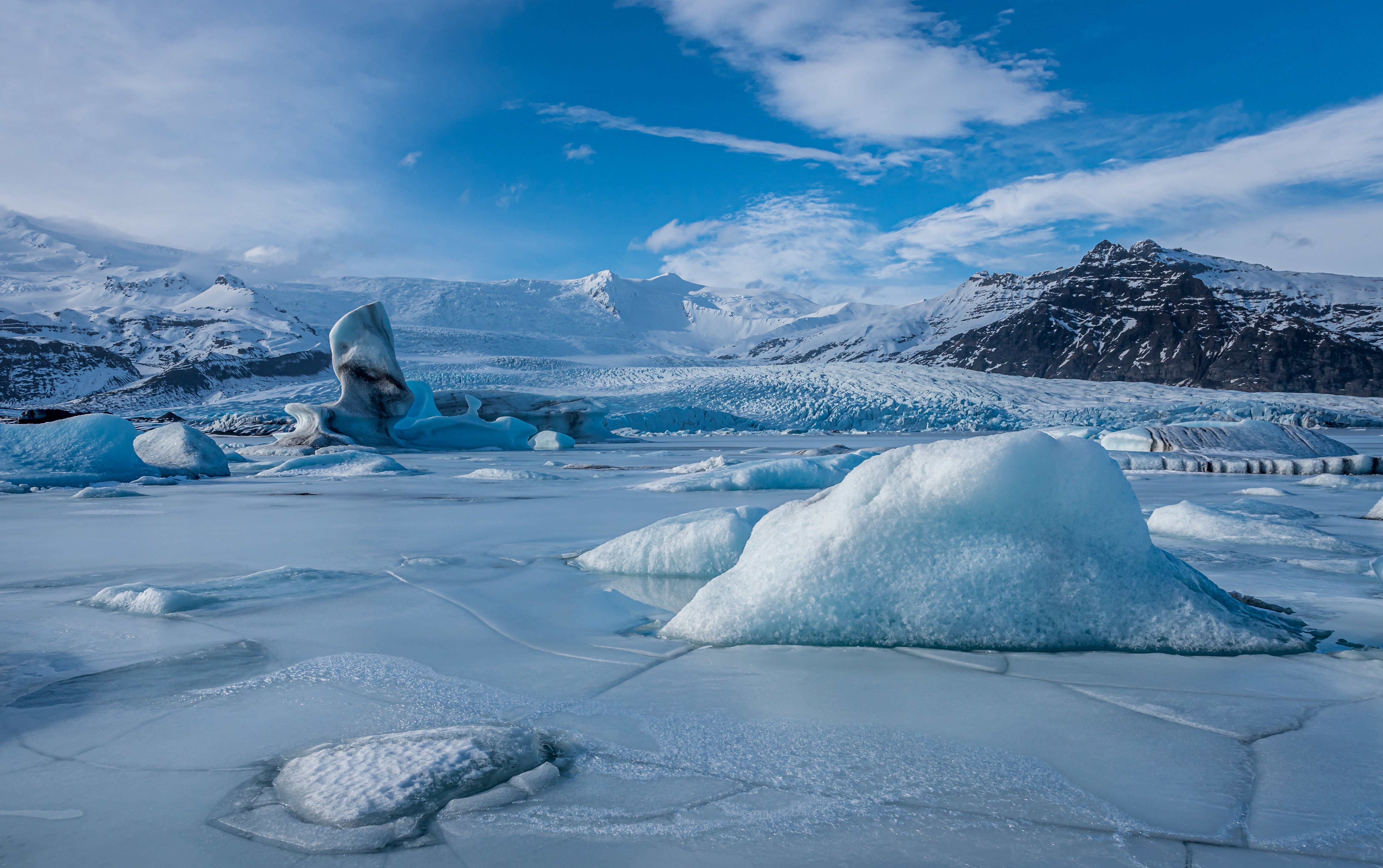 Icelandic Glacier Lagoon with Icebergs and Mountains HD Wallpaper