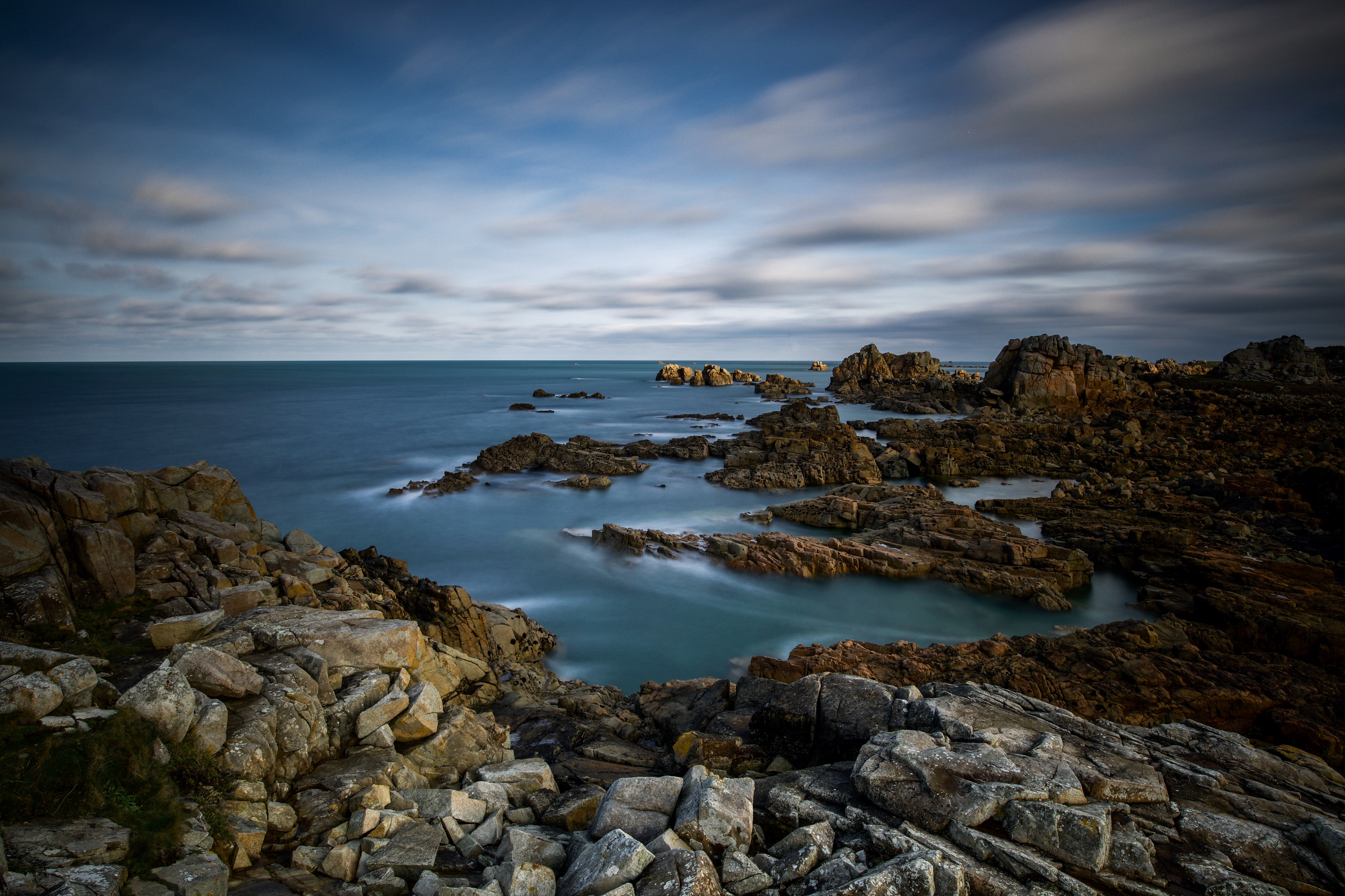 Rocky Coastline in Bretagne, France HD Wallpaper
