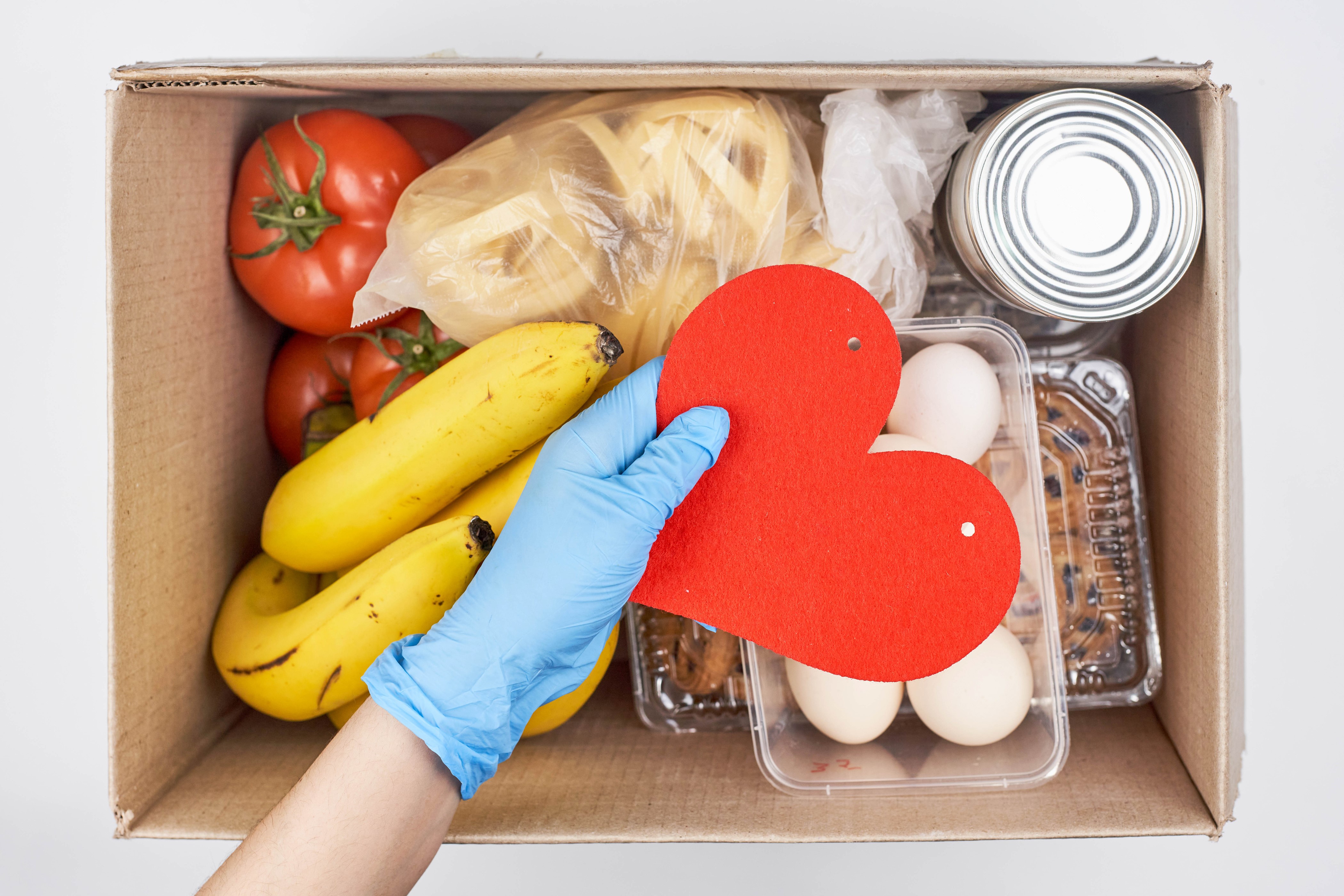 Food box with tomatoes, bananas, eggs, and a heart HD Wallpaper