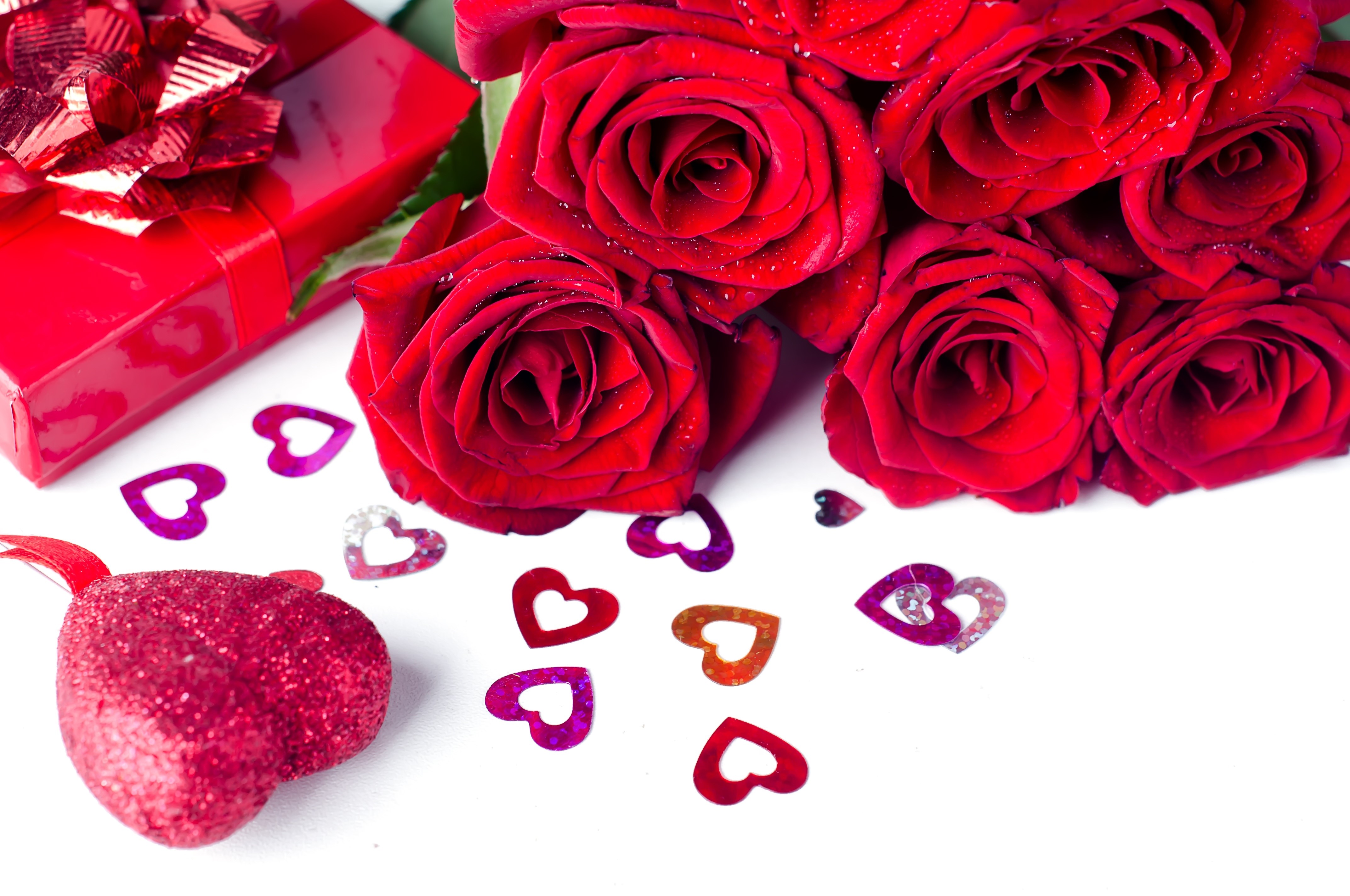 Red Roses and Valentine's Day Decorations HD Wallpaper