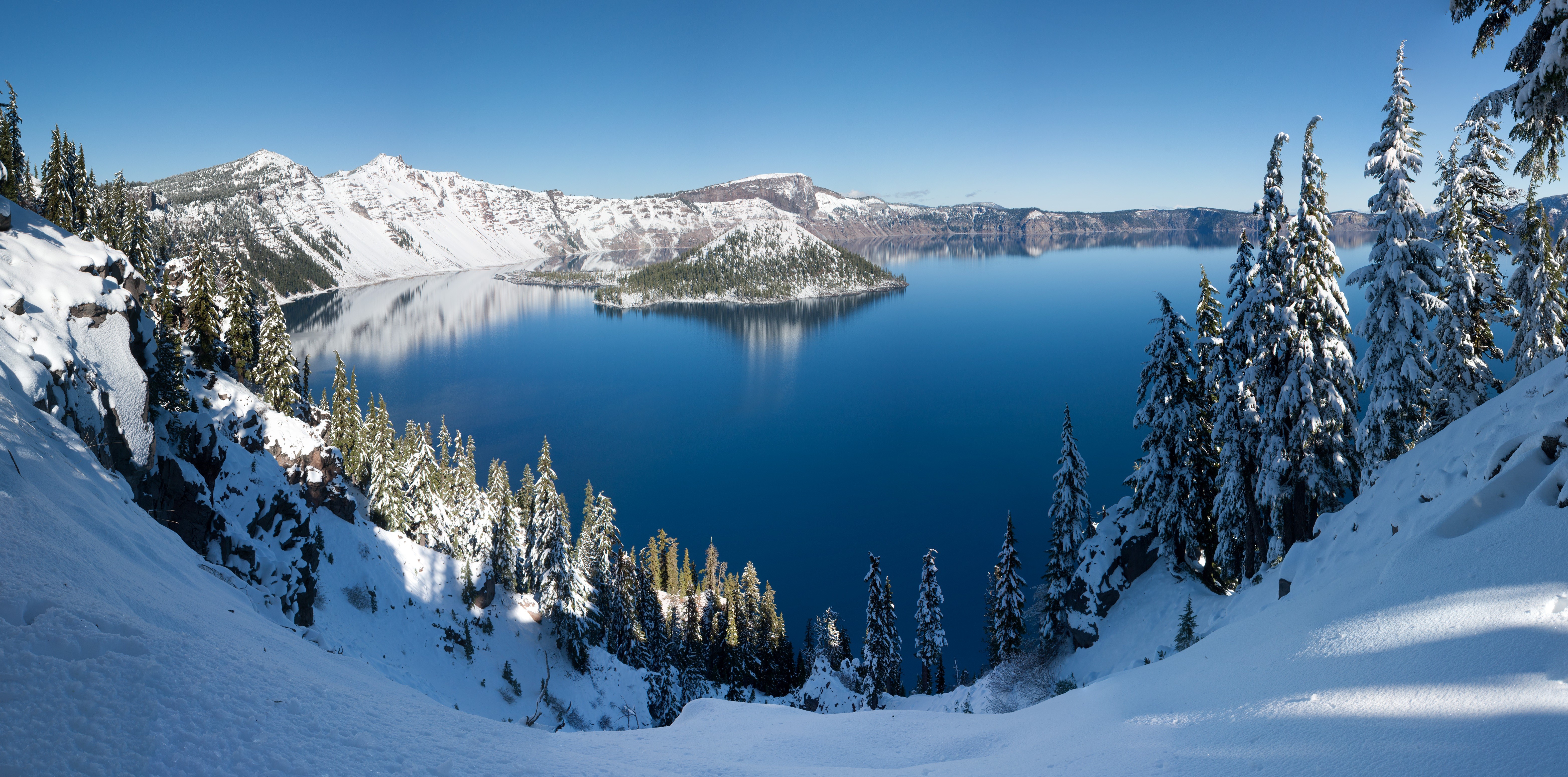 Crater Lake National Park in Winter, Oregon, USA HD Wallpaper