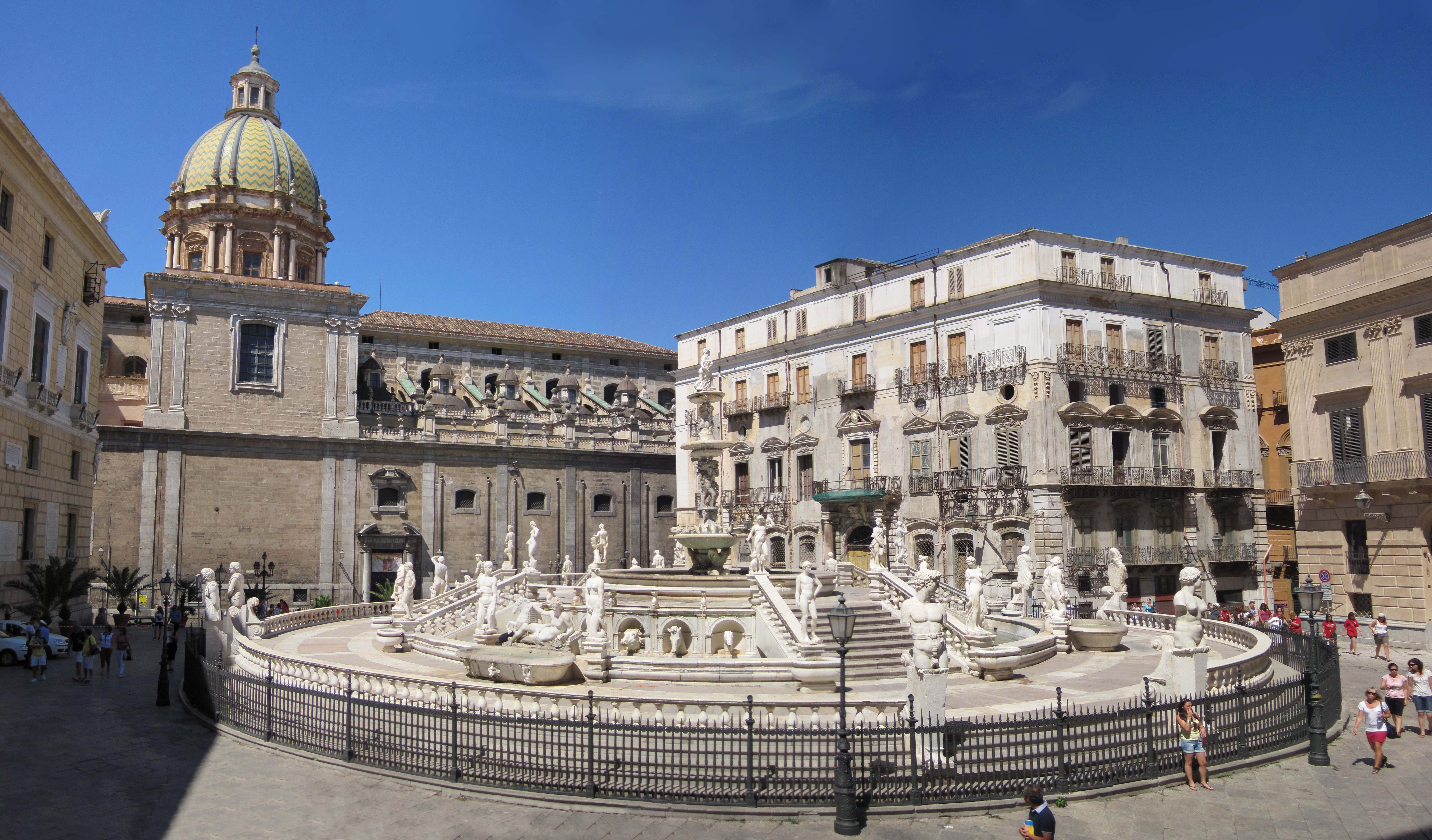 Piazza Pretoria fountain in Palermo, Sicily HD Wallpaper