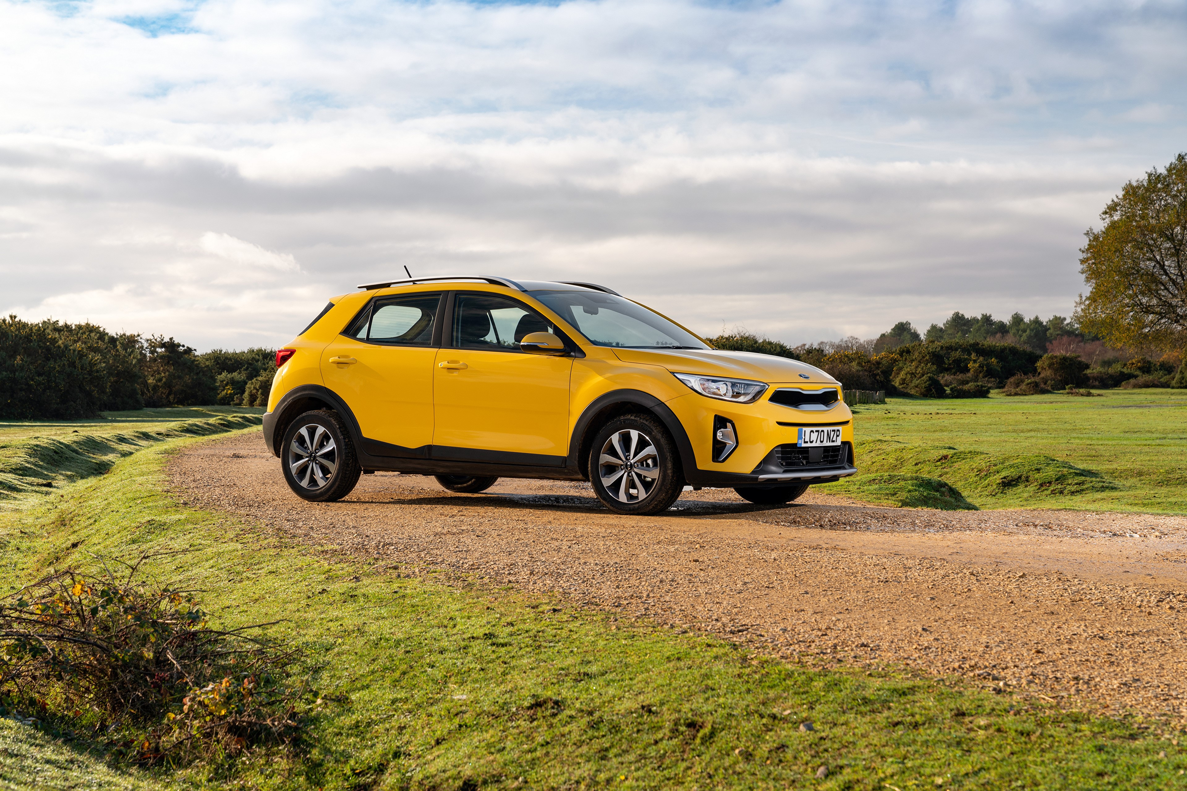 2021 KIA Stonic Crossover in Yellow Metallic HD Wallpaper