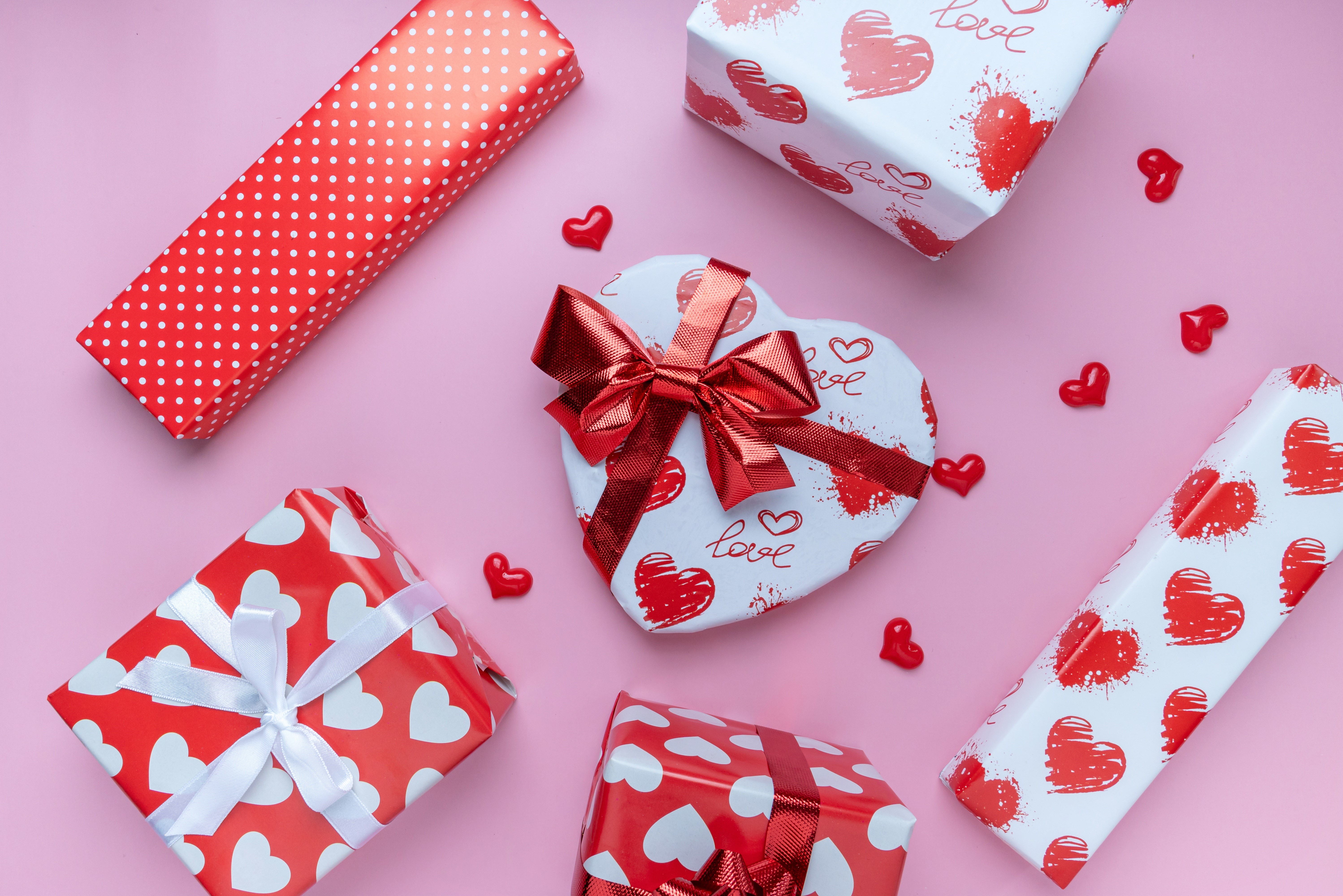 Valentine's Day Gifts with Hearts and Bows on Pink Background HD Wallpaper
