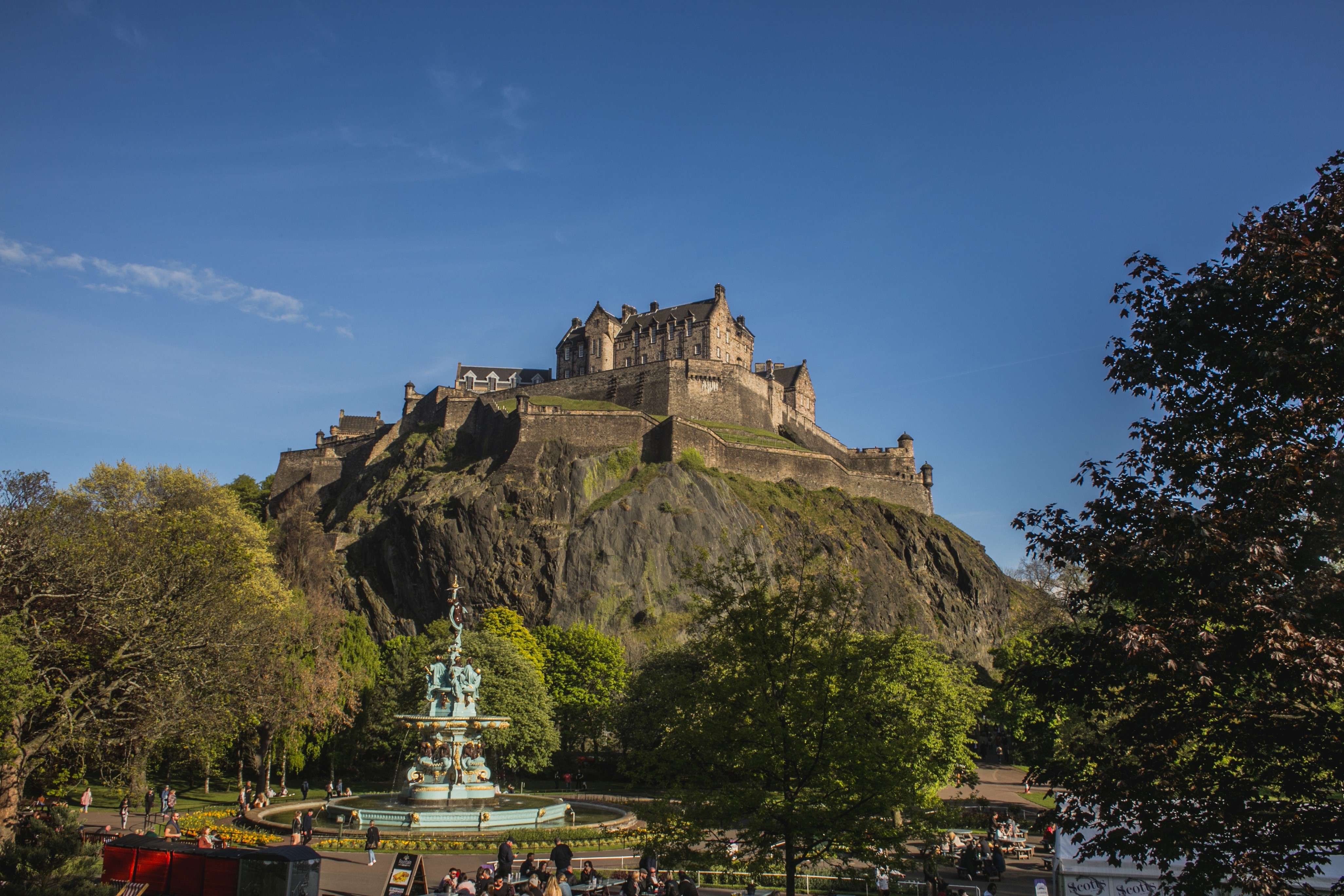 Edinburgh Castle on Castle Rock, Scotland HD Wallpaper