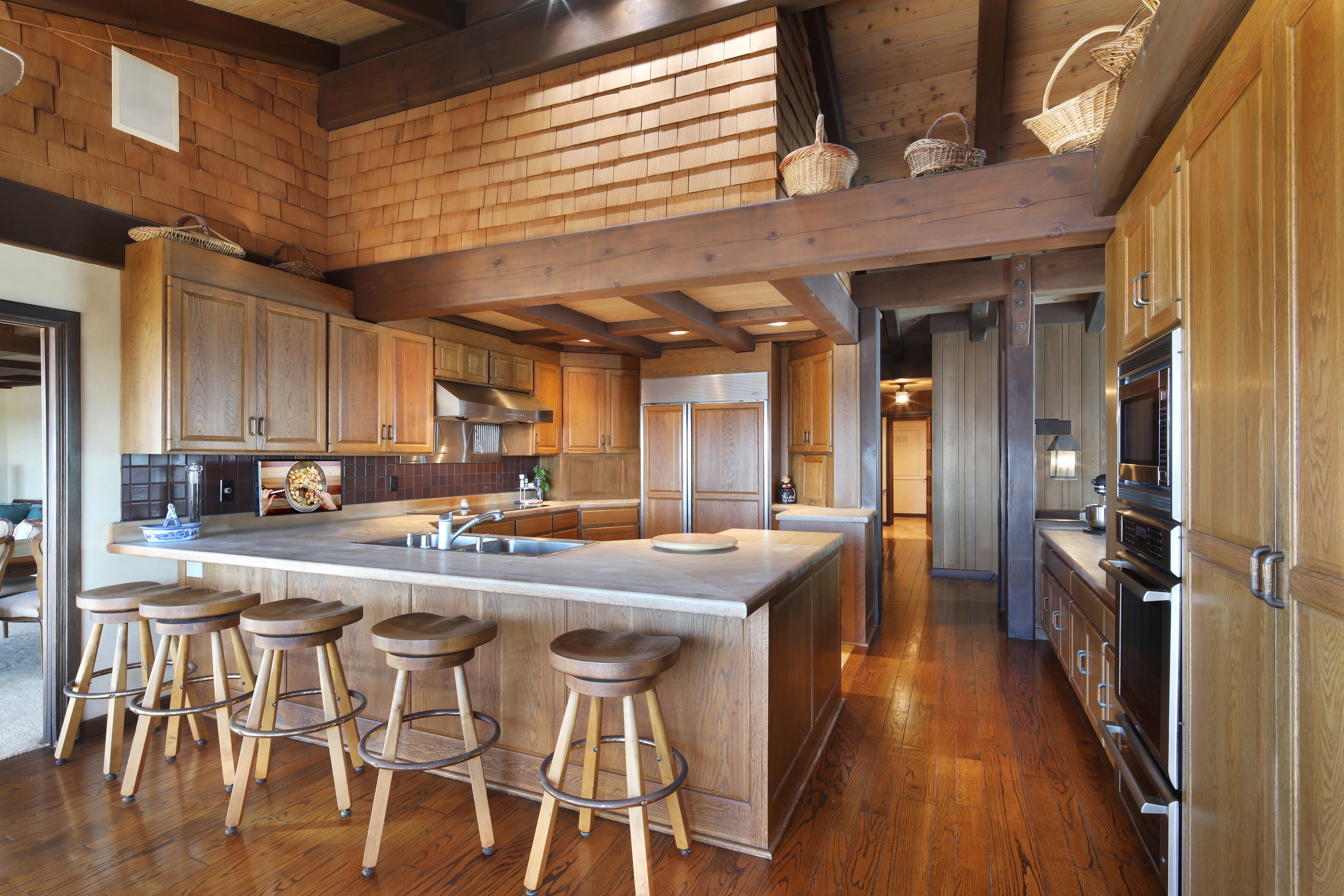 Interior Design Kitchen with Wooden Elements HD Wallpaper