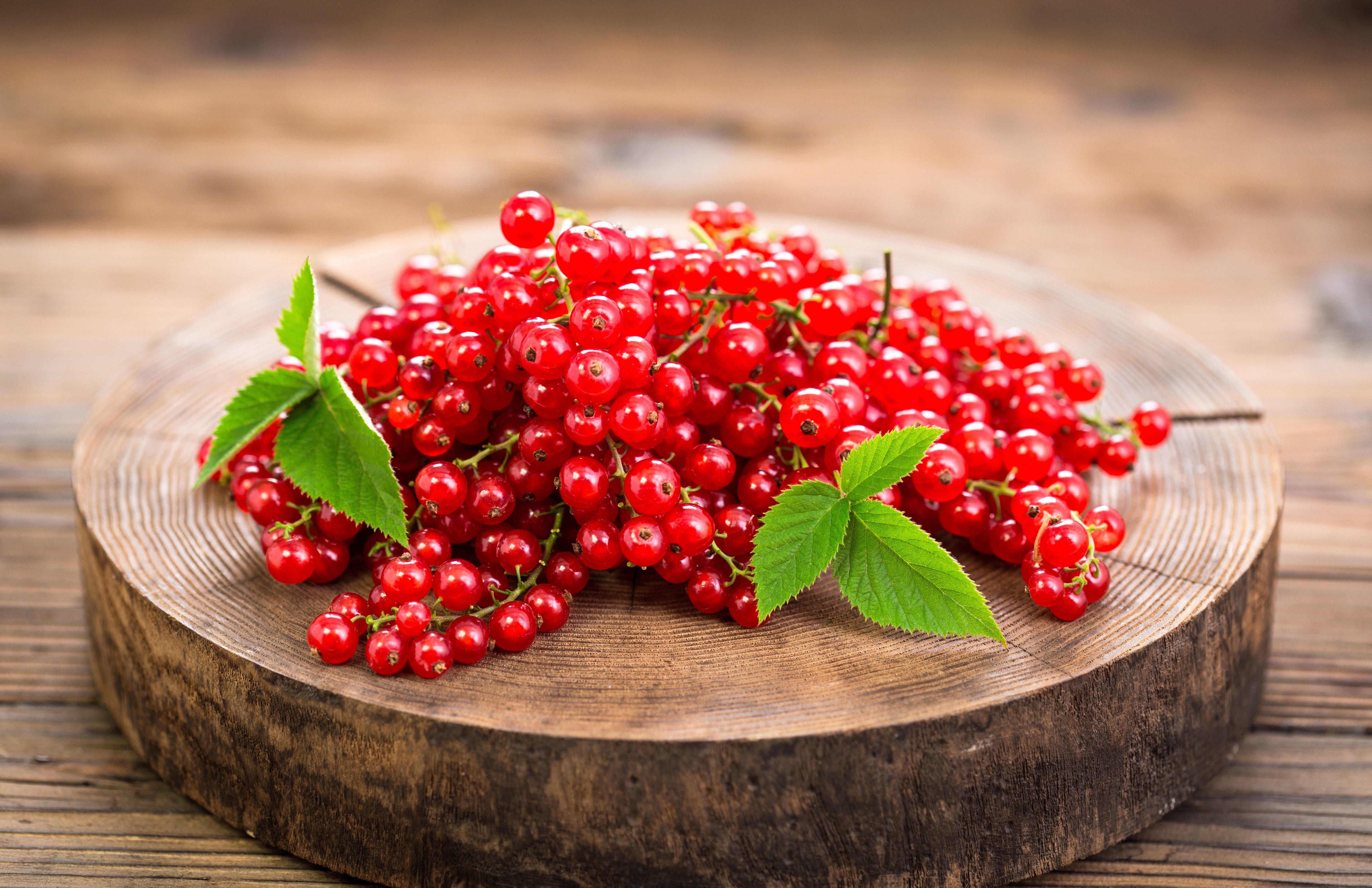 Red Currants on a Wooden Board HD Wallpaper