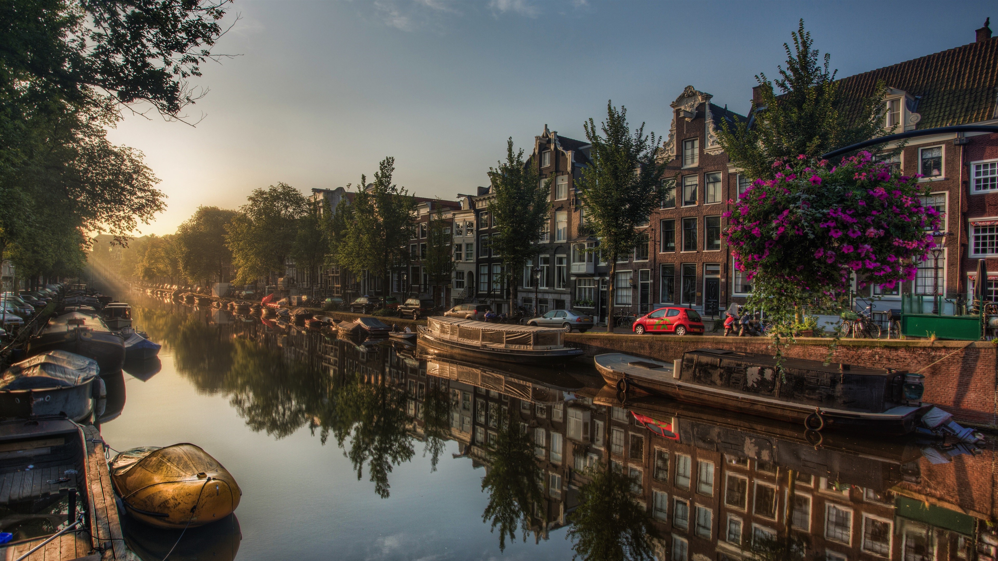 Amsterdam Canal at Sunrise with Boats and Buildings HD Wallpaper