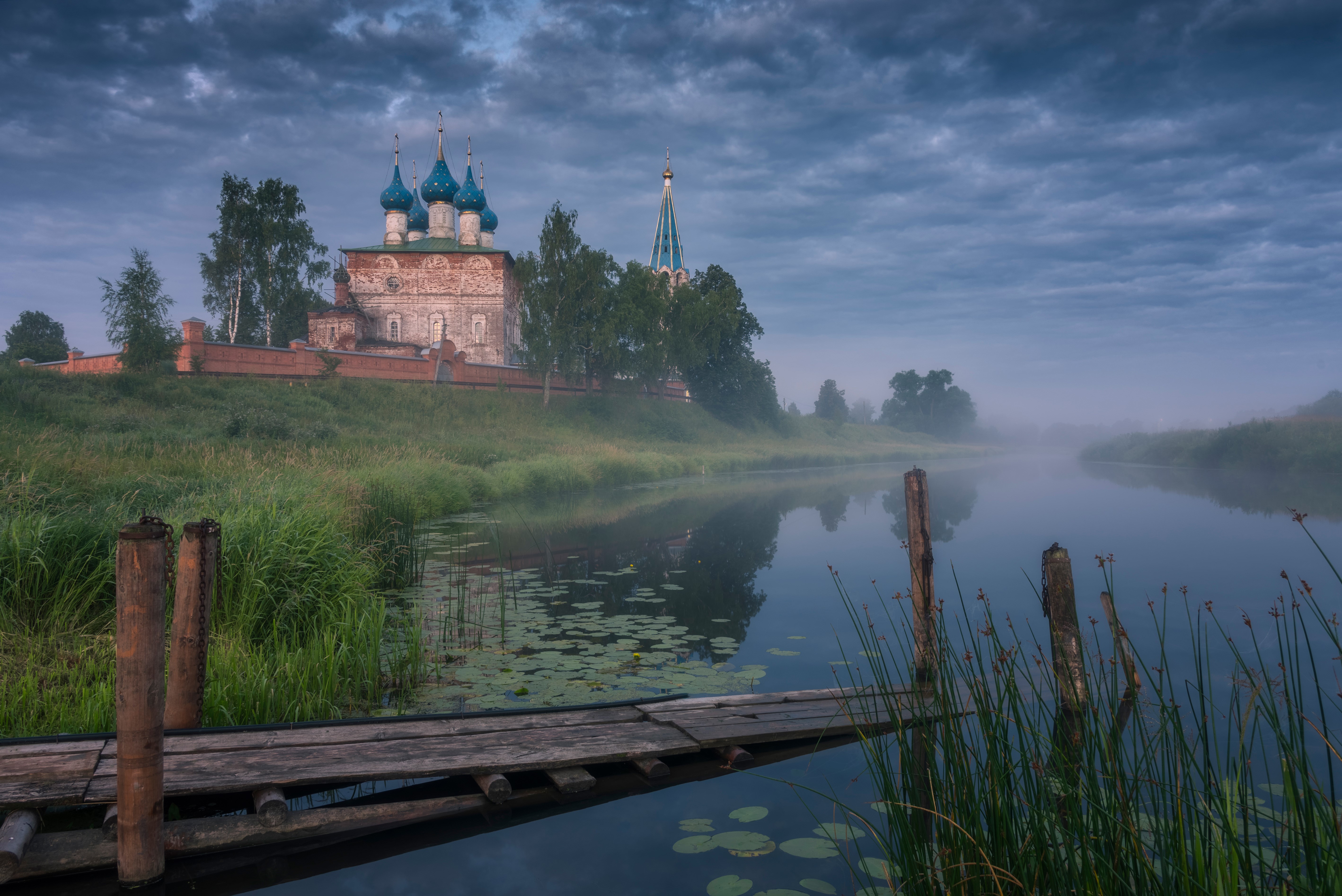Church and river in fog, Dunilovo, Ivanovo region, Russia HD Wallpaper