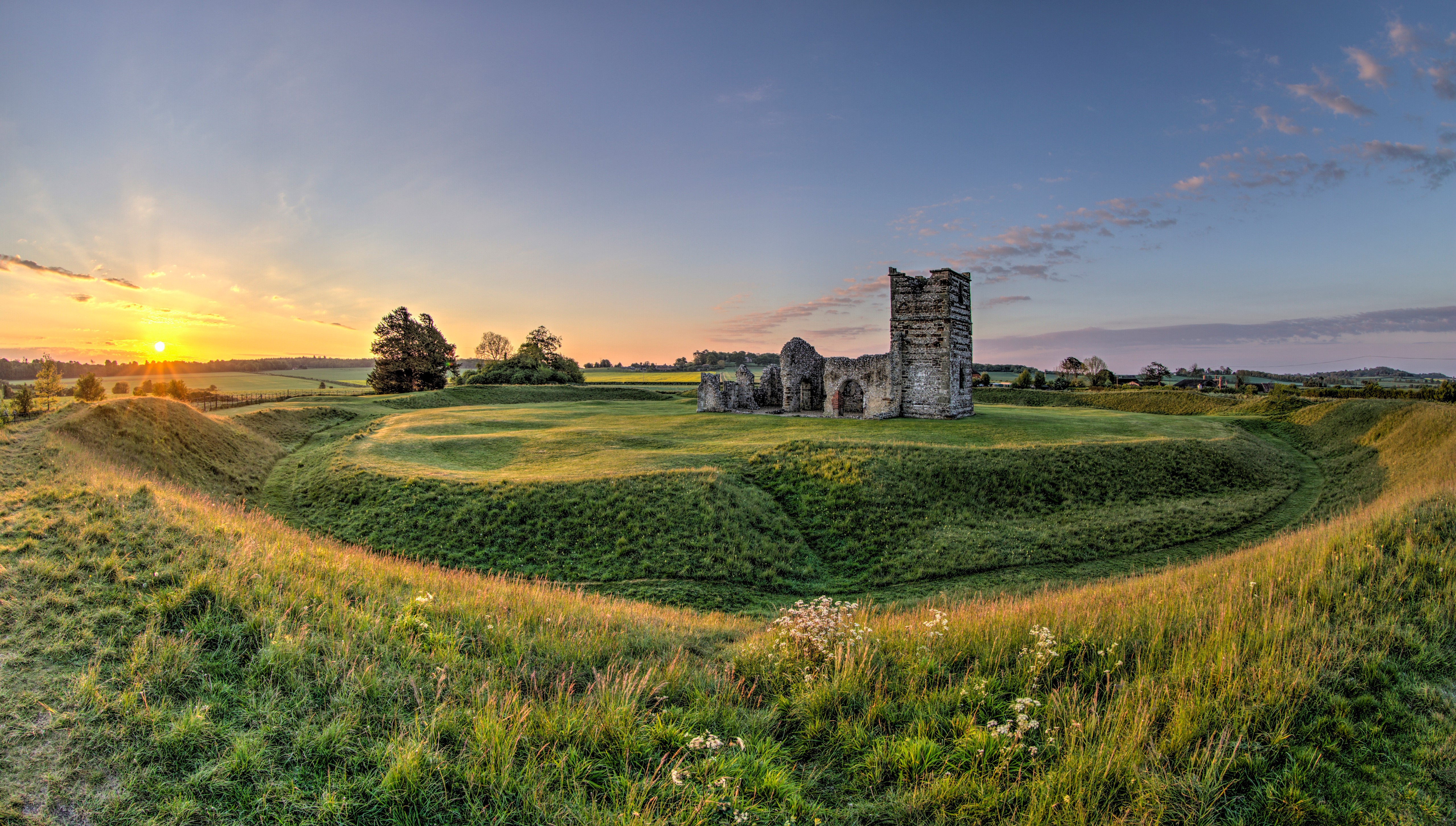 Knowlton Church Ruins at Sunrise, England HD Wallpaper