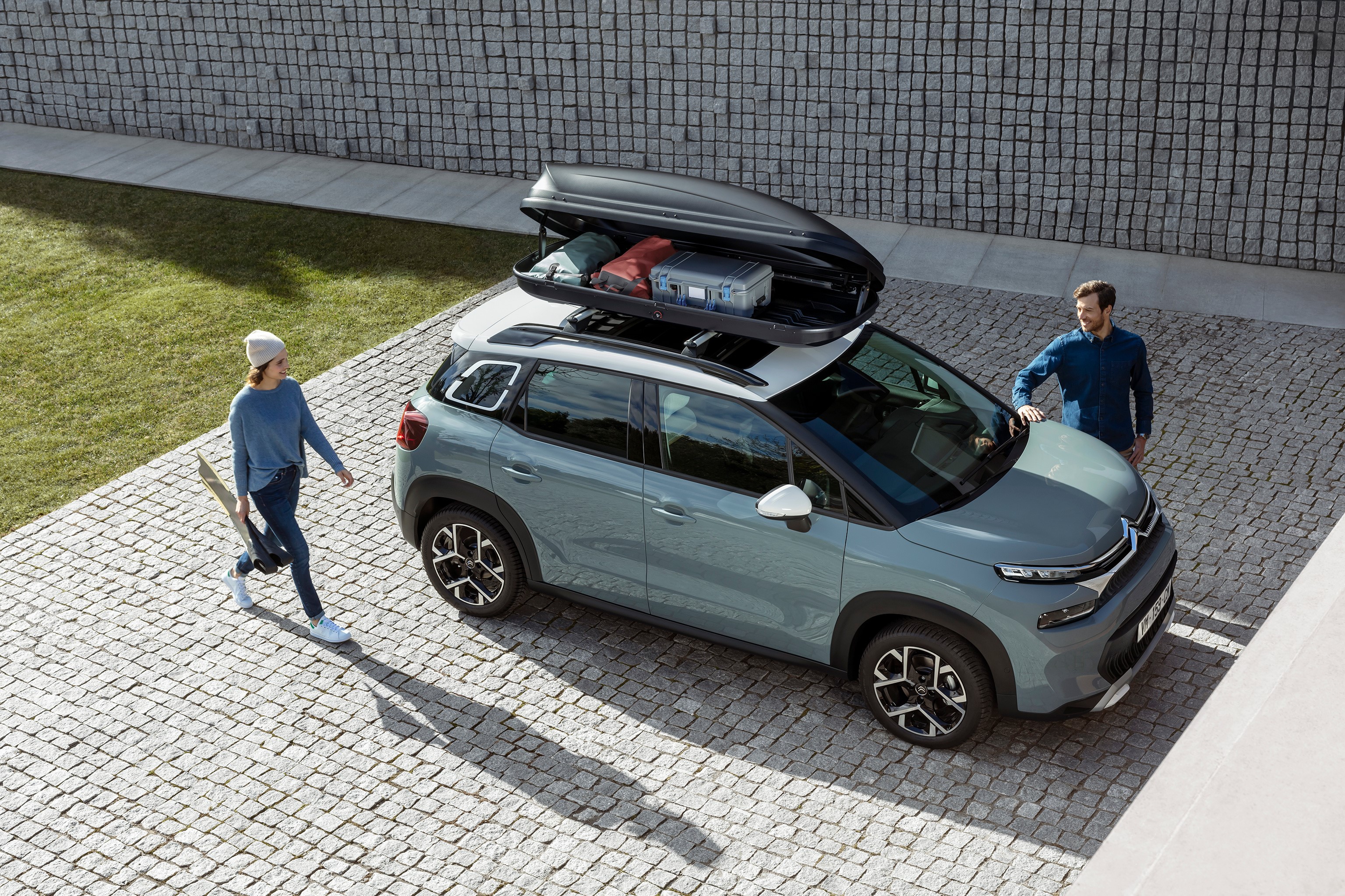 Citroen C3 Aircross with roof box and people HD Wallpaper