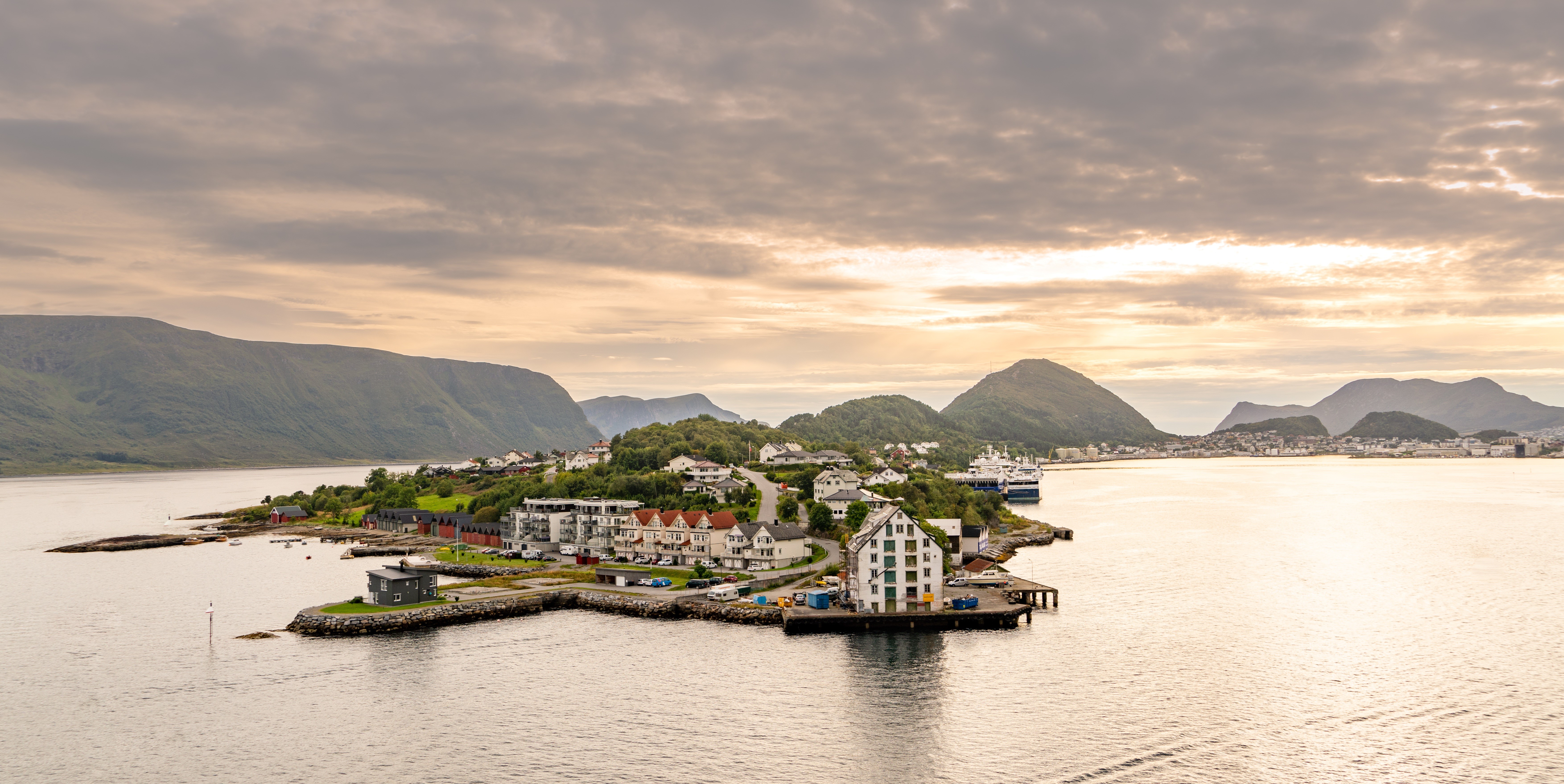 Norway Sea Mountains Village HD Wallpaper