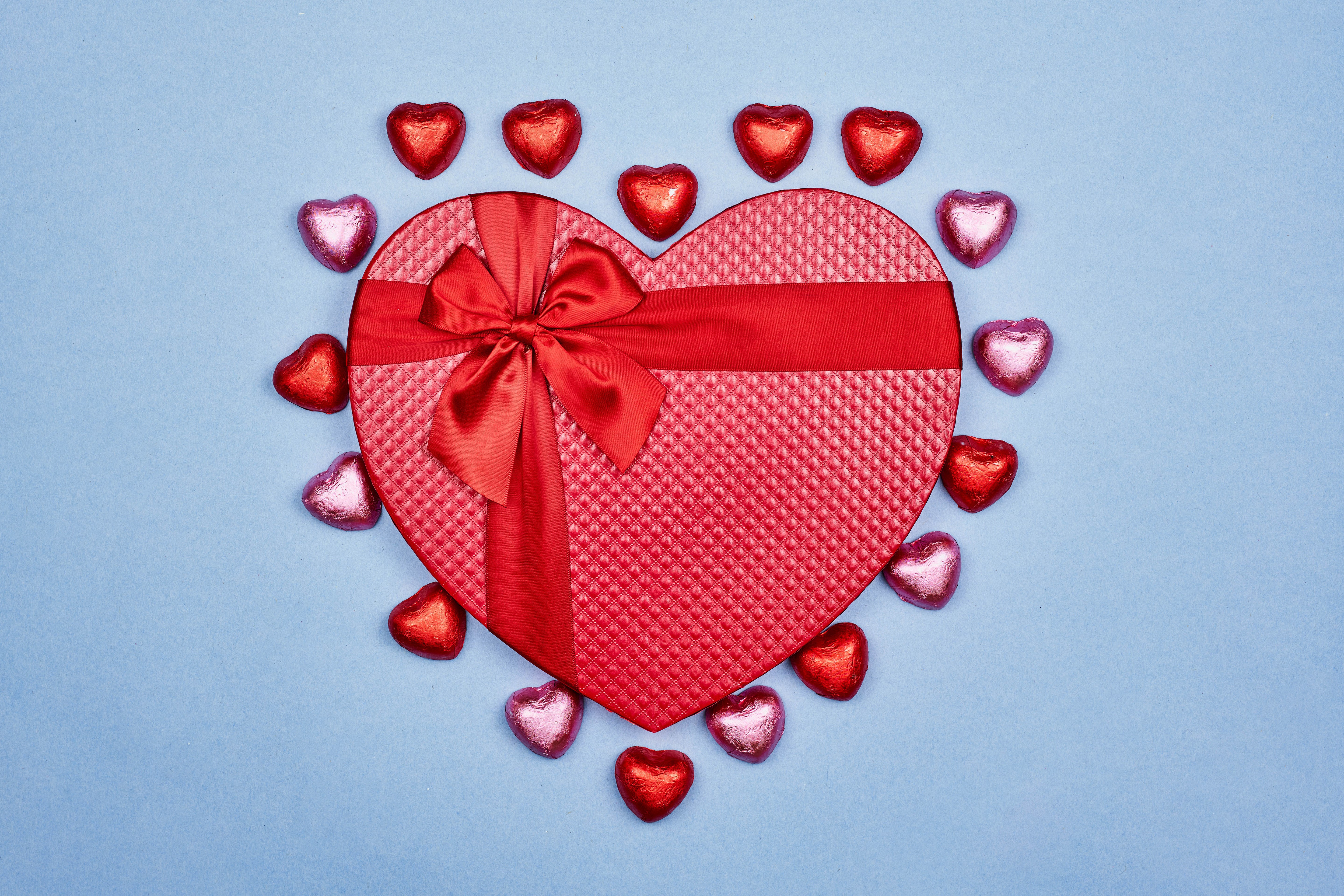 Heart-shaped gift box with candies for Valentine's Day HD Wallpaper