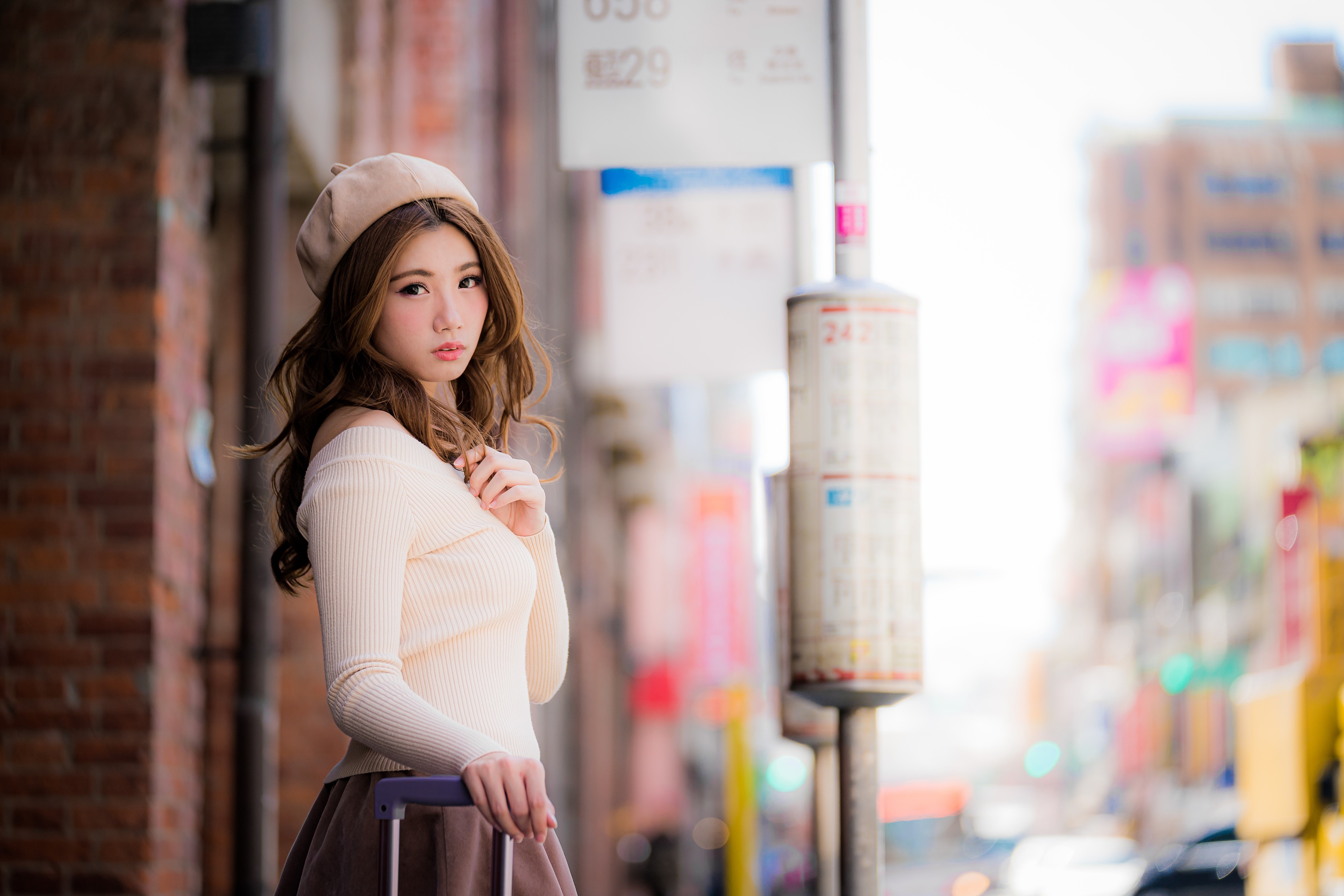 4K Portrait of Asian Woman in Beret HD Wallpaper
