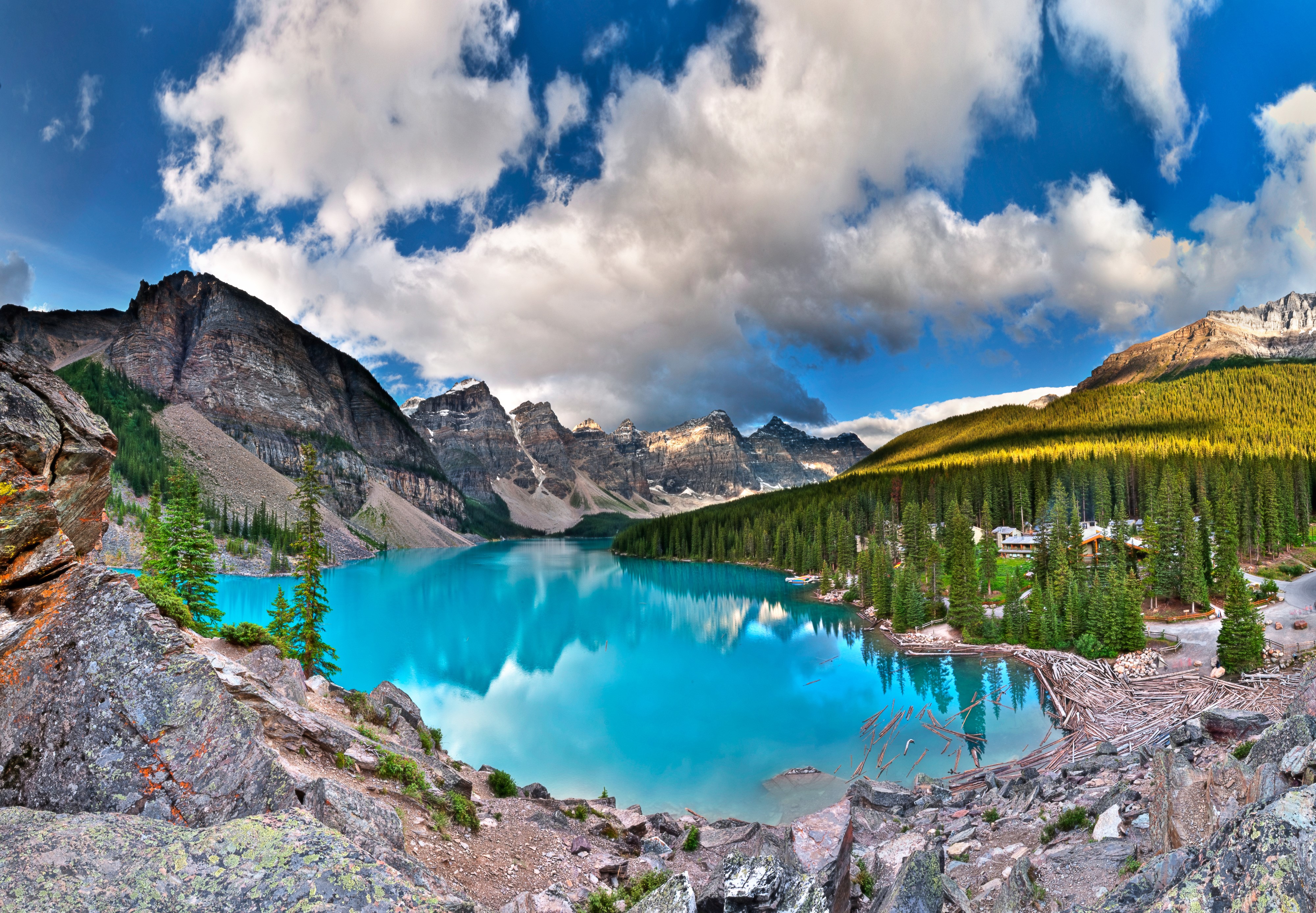 Moraine Lake in Banff National Park, Alberta, Canada HD Wallpaper