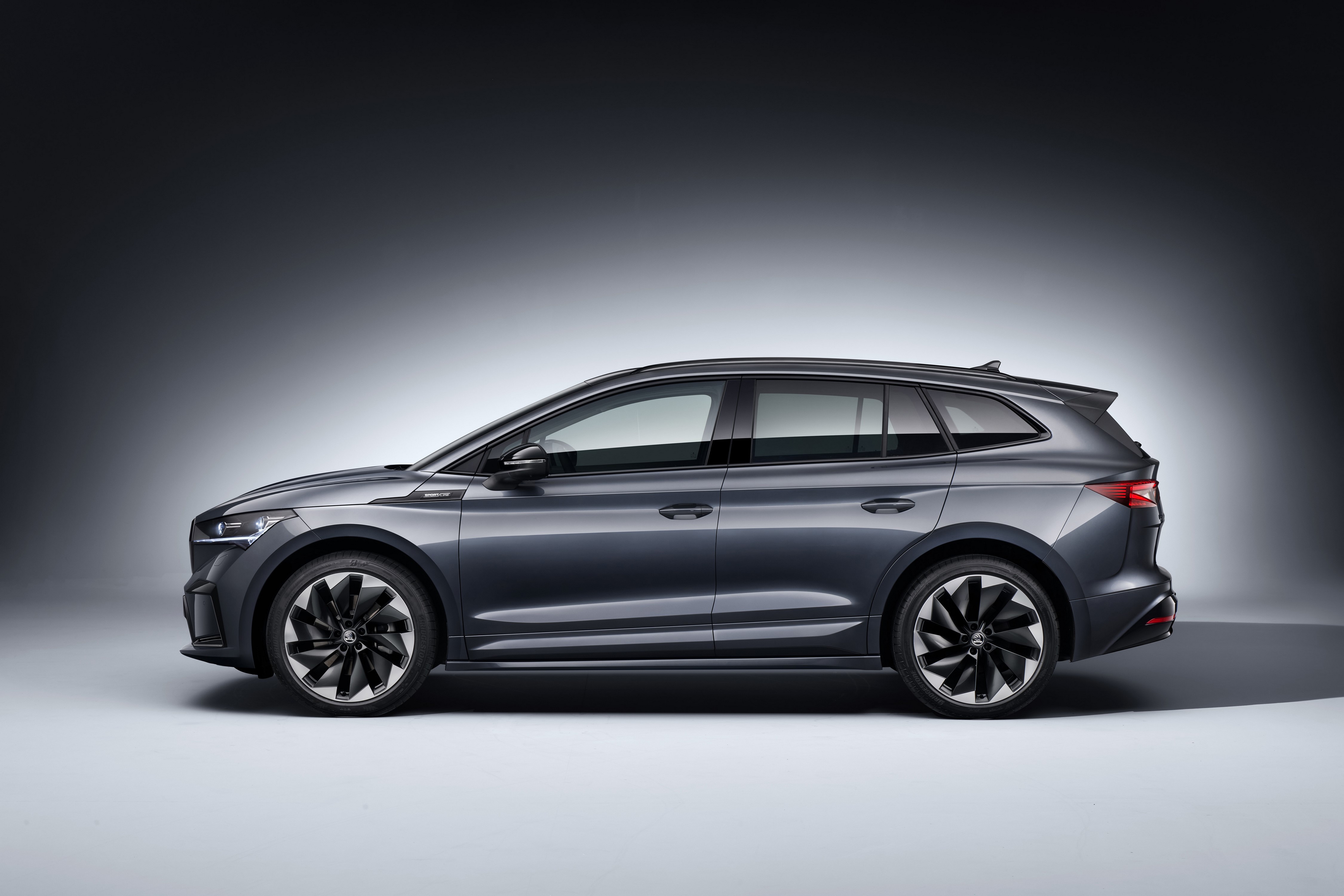 Skoda Enyaq Sportline iV Crossover HD Wallpaper