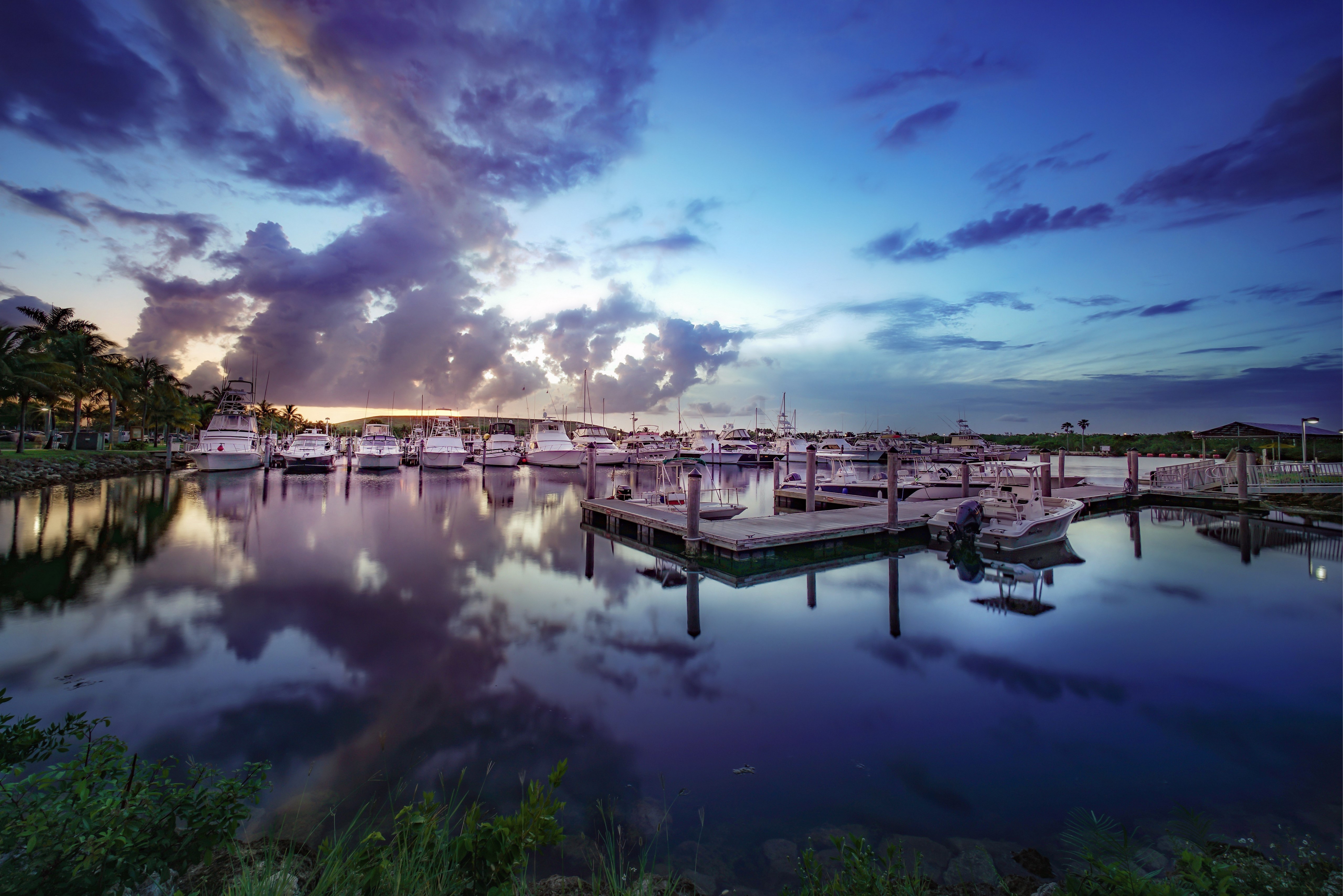 Boats docked in a marina at sunset in Florida HD Wallpaper