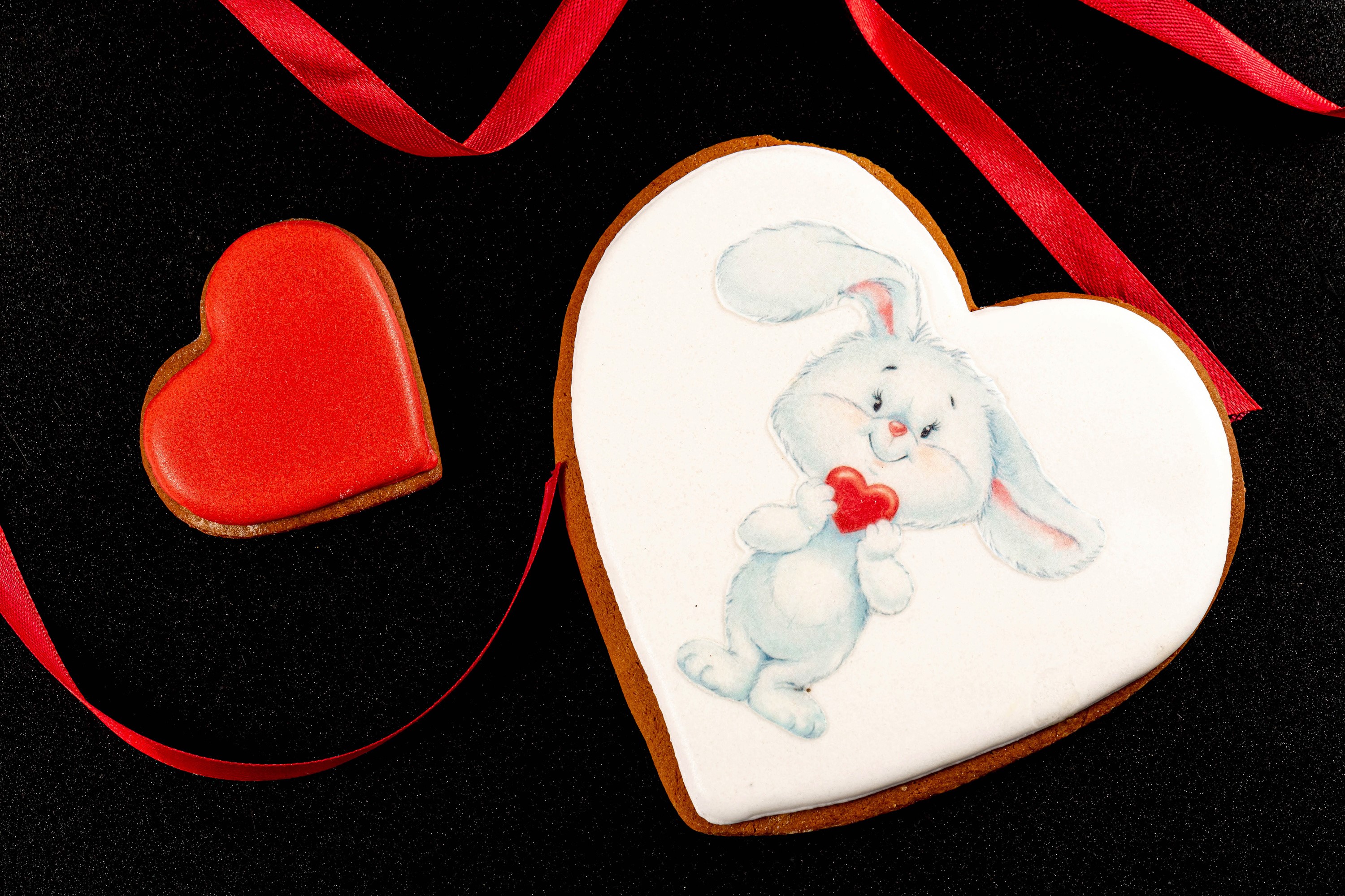 Heart-shaped cookies with bunny and red ribbon HD Wallpaper