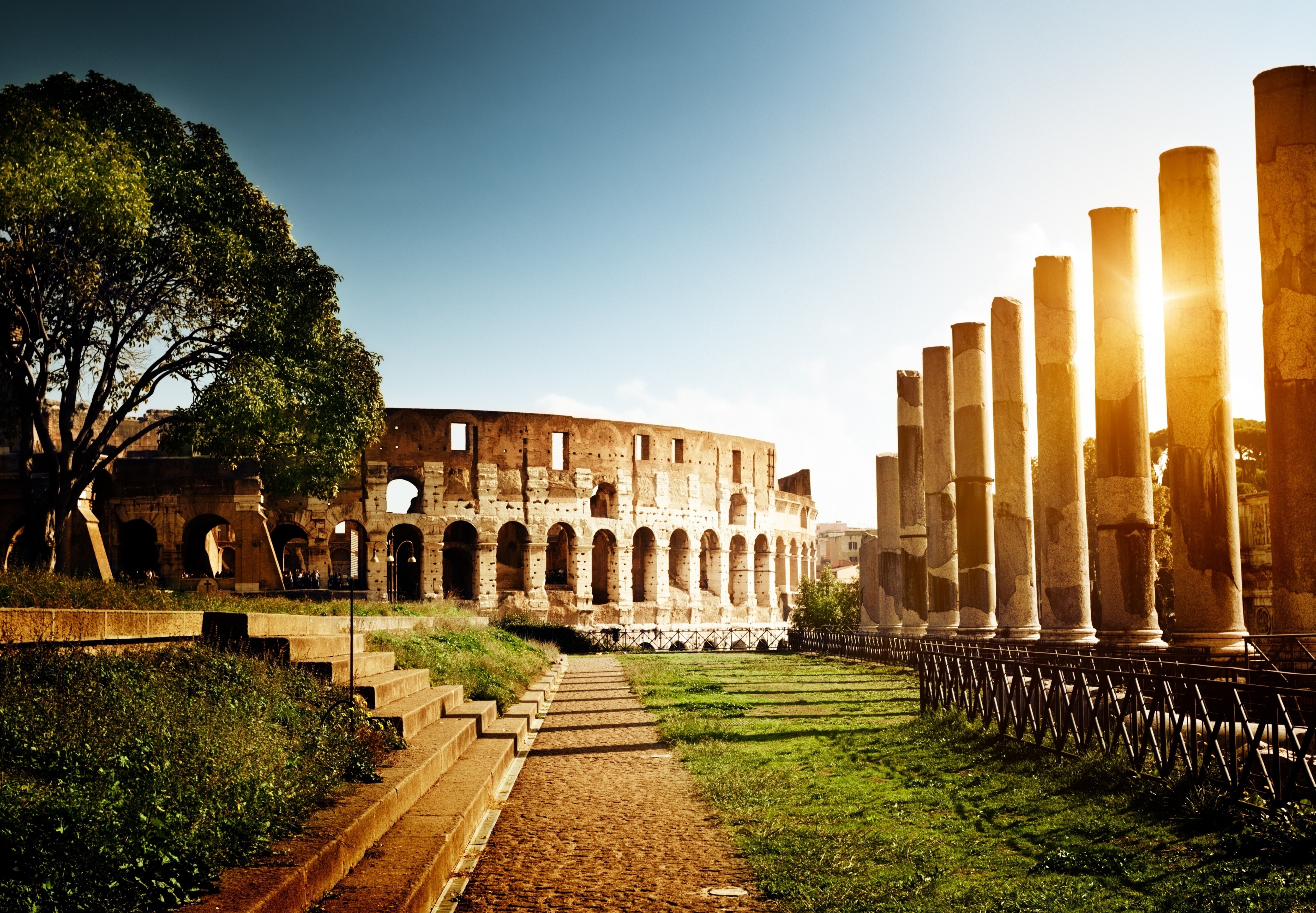 Colosseum in Rome, Italy at Sunset HD Wallpaper