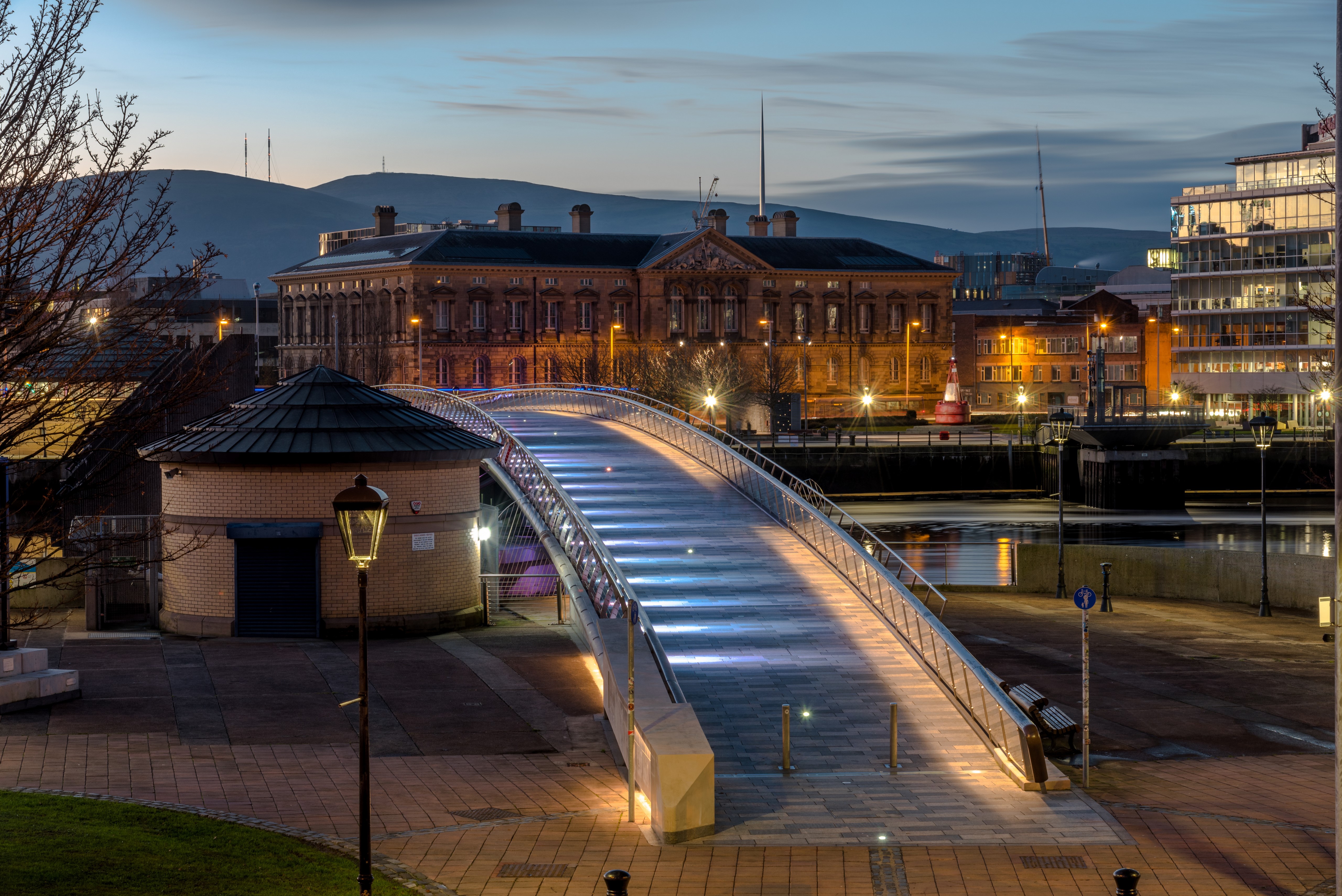 Bridge in Belfast, Northern Ireland at Dusk HD Wallpaper