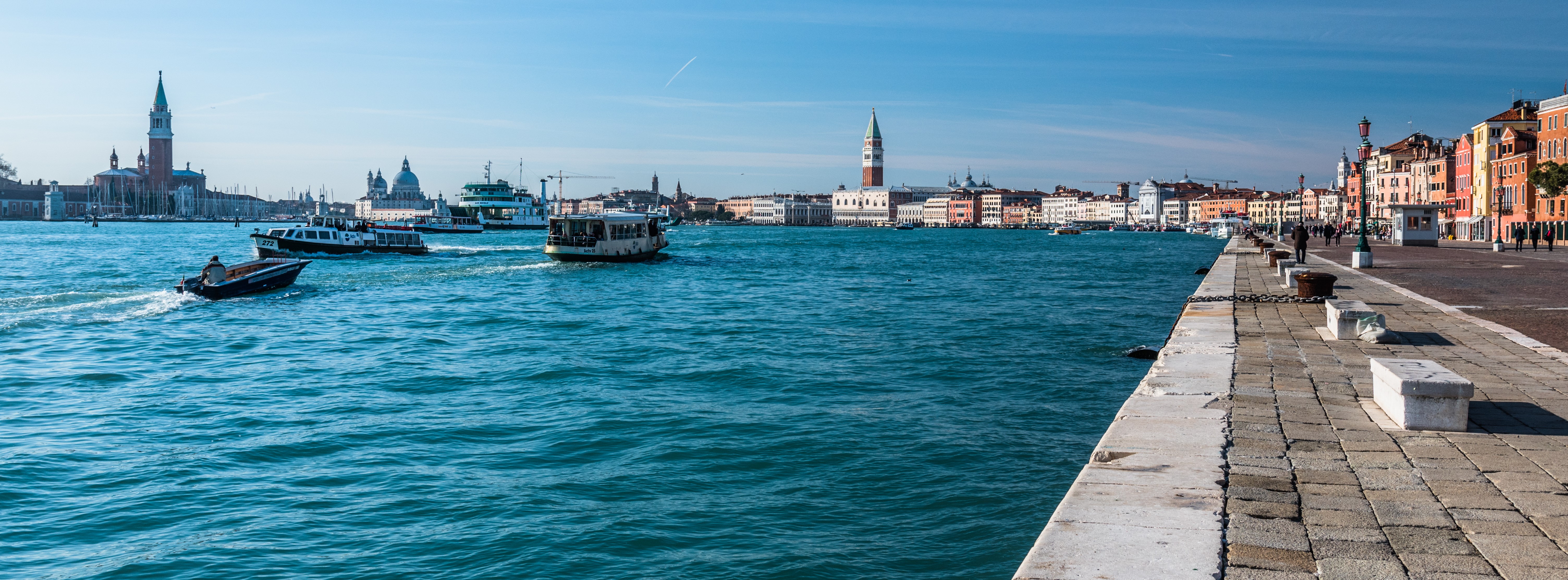 Venice panorama with boats and waterfront buildings HD Wallpaper