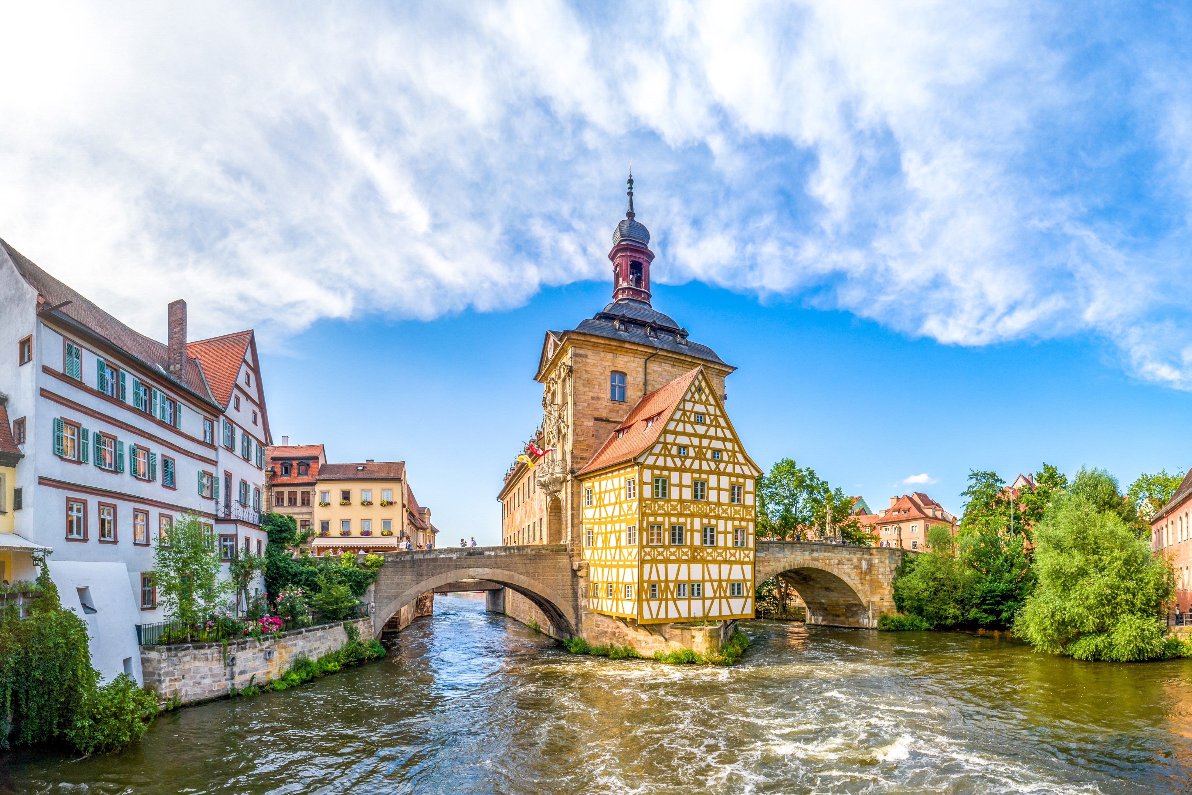 Altes Rathaus bridge over Regnitz river in Bamberg, Germany HD Wallpaper
