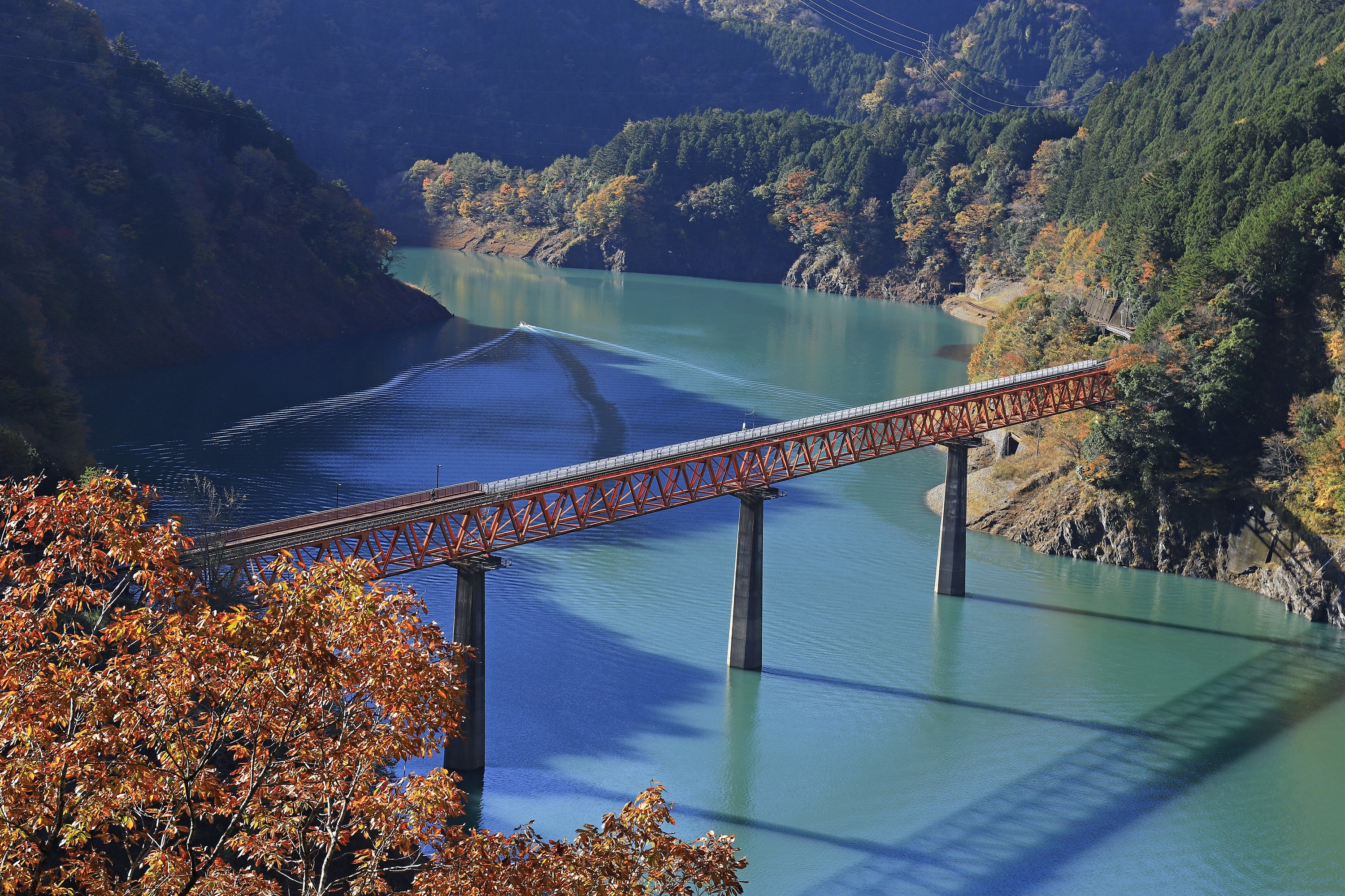 Orange bridge over a turquoise river in Shizuoka Prefecture, Japan HD Wallpaper