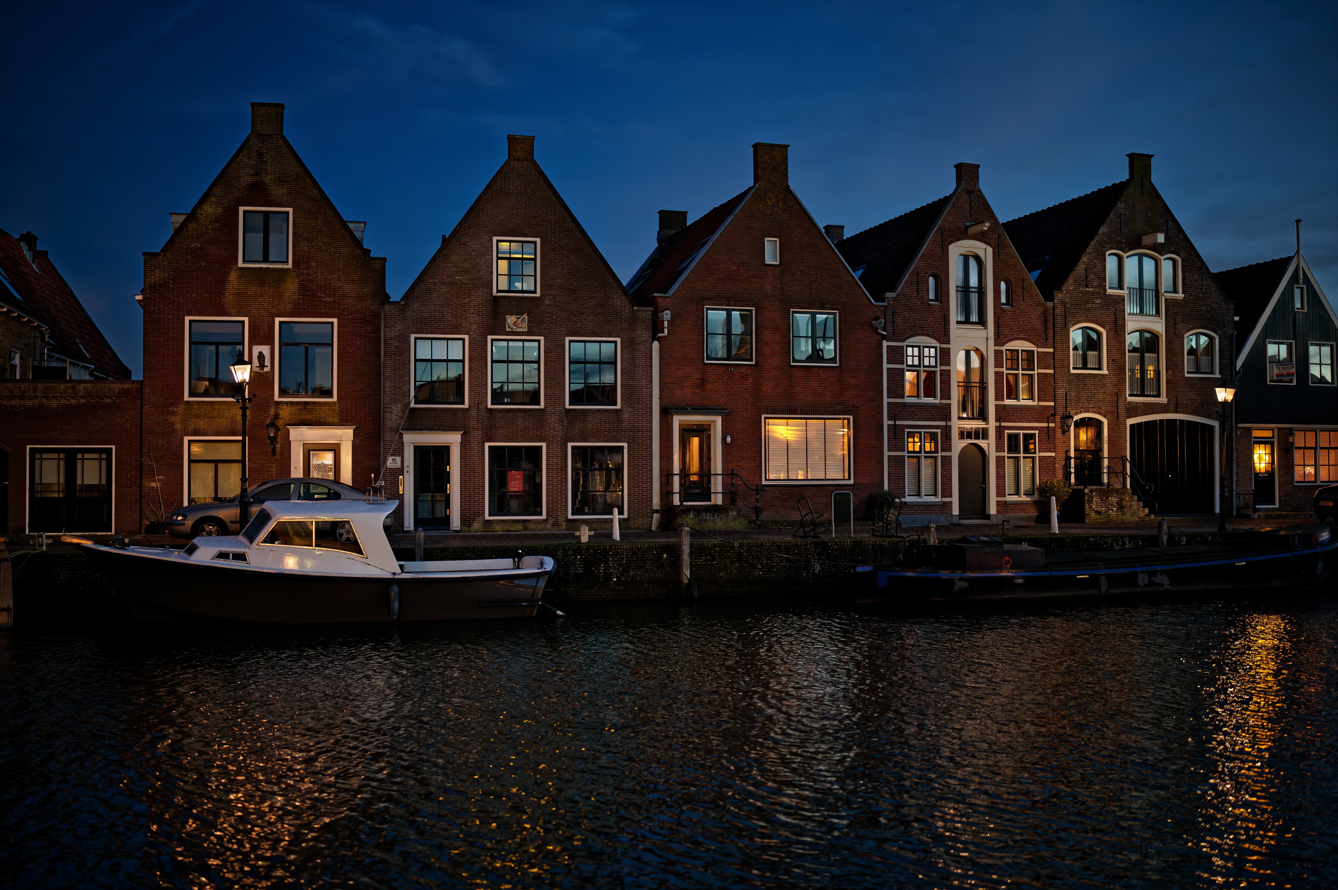 4K Monnickendam Netherlands Houses Riverboat Canal Night HD Wallpaper