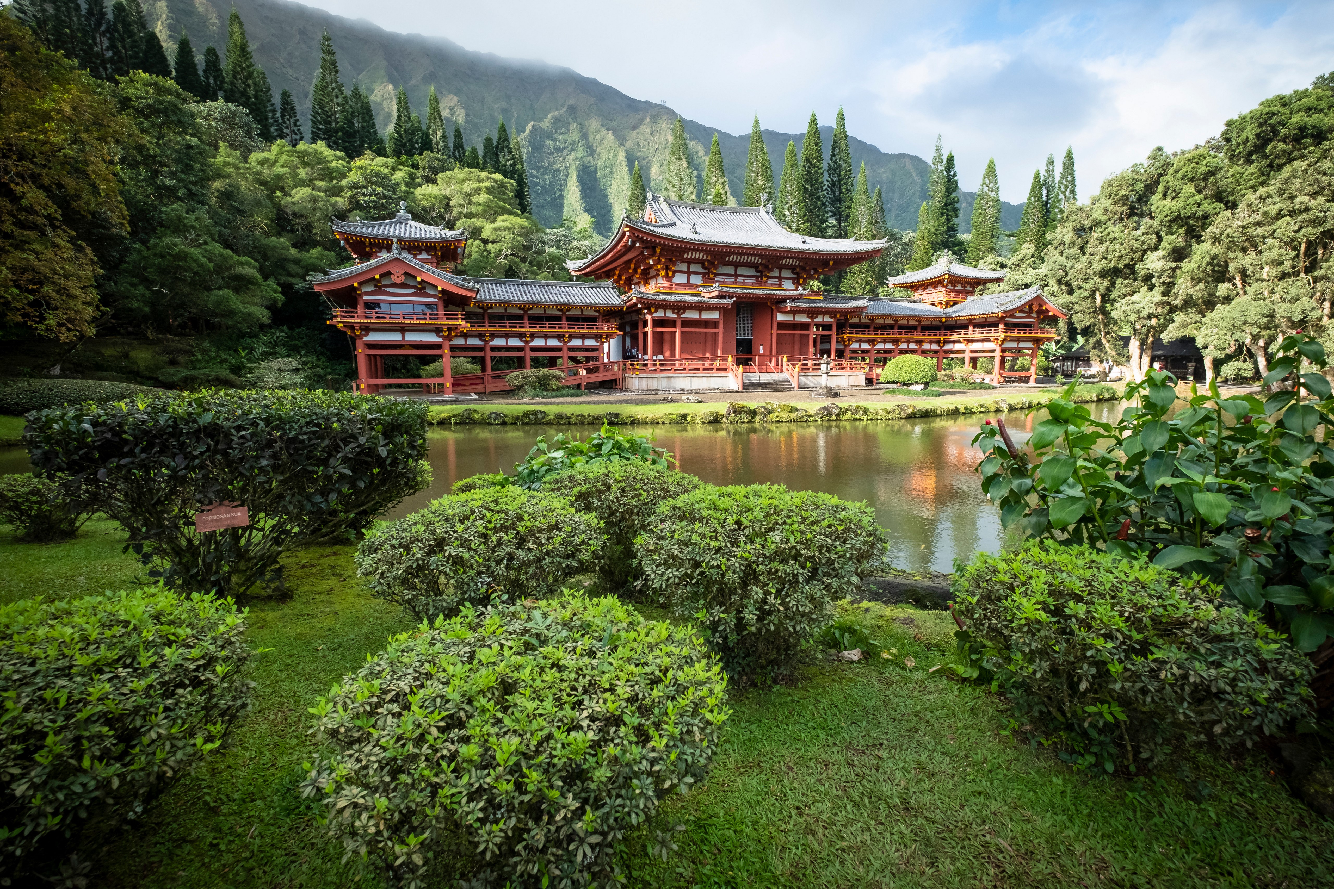 Byodo-In Temple, Oahu, Hawaii, USA HD Wallpaper