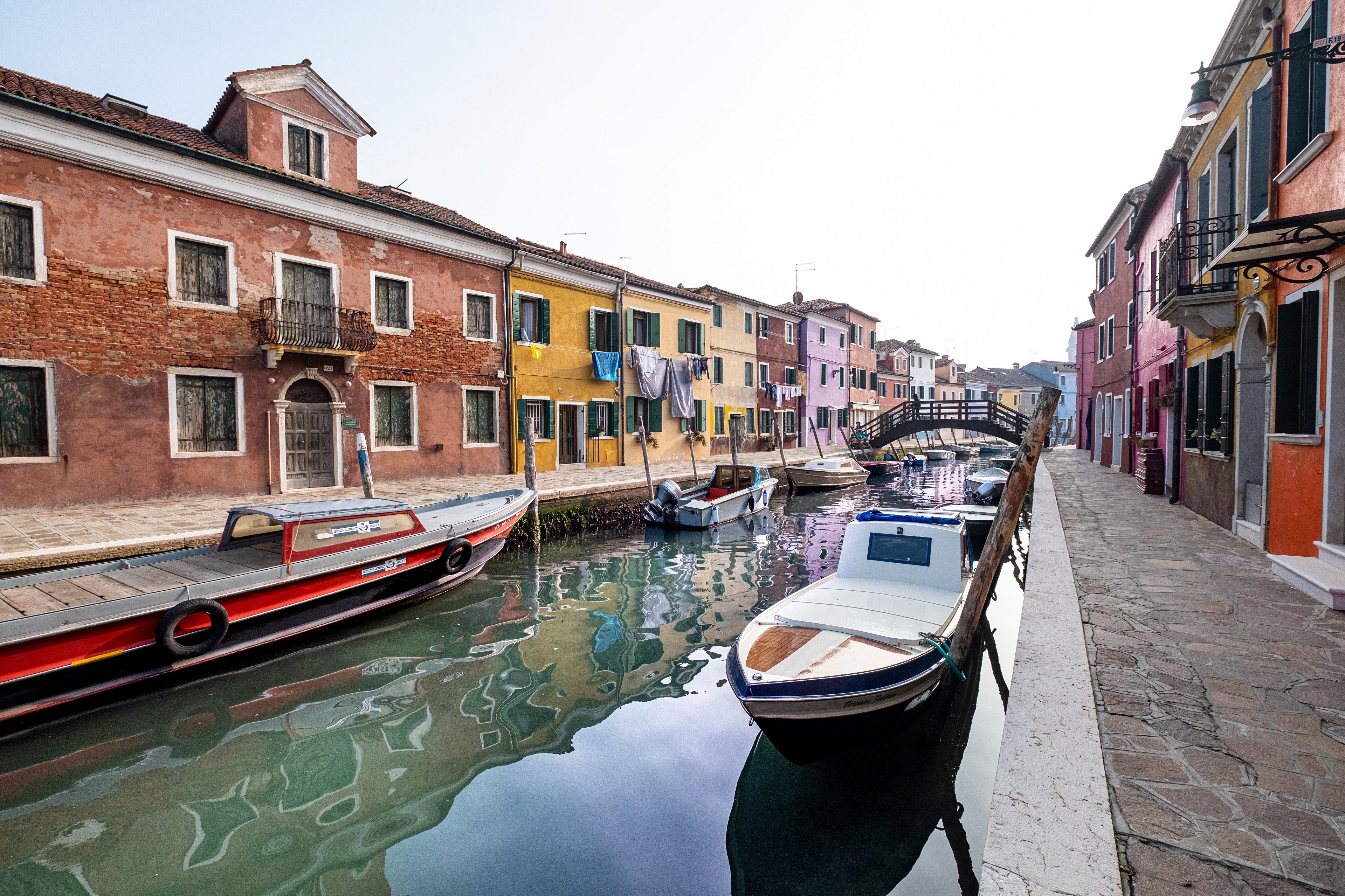 Boats on a canal in Venice, Italy HD Wallpaper