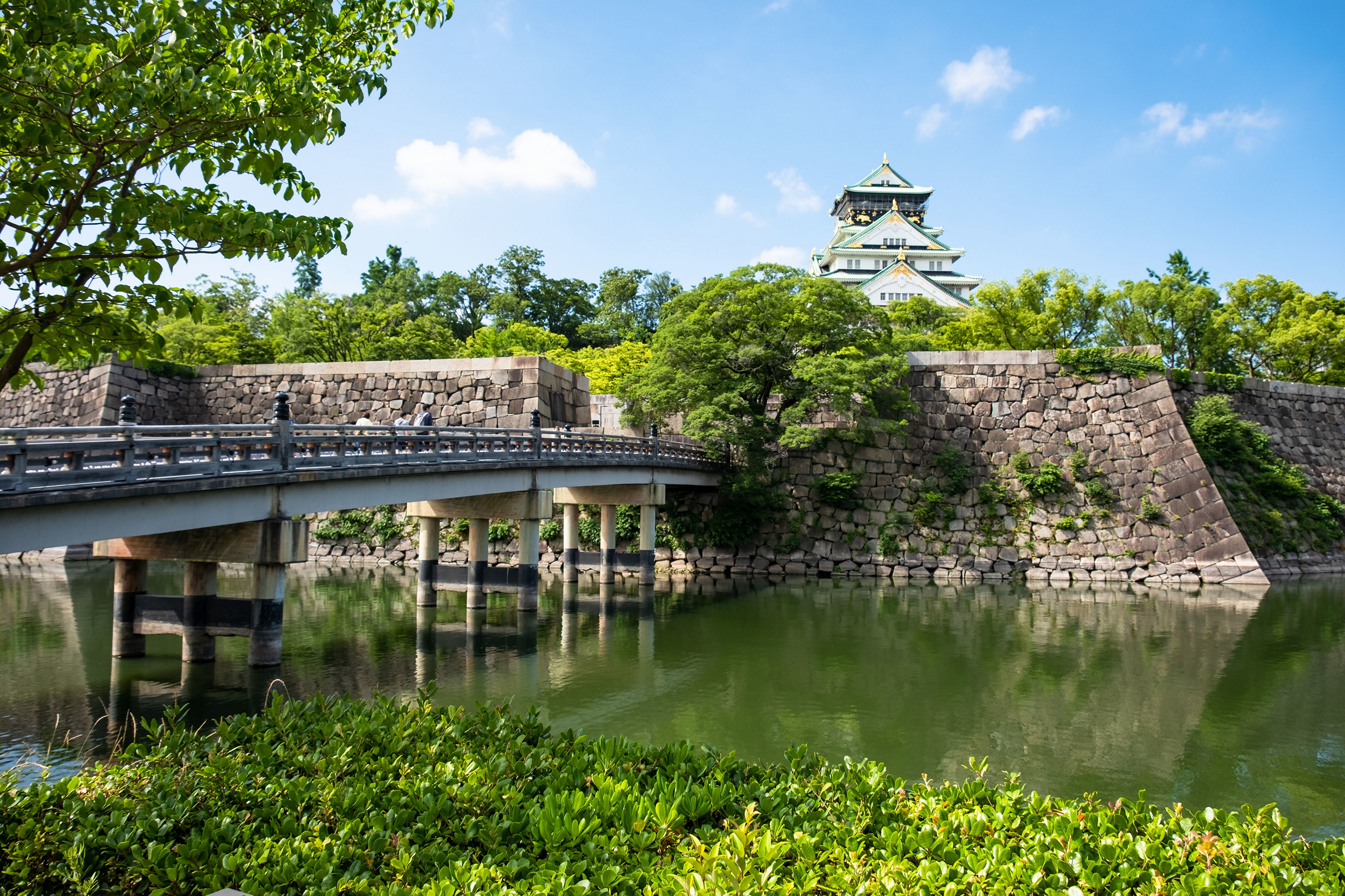 Osaka Castle Japan with Bridge and Pond HD Wallpaper