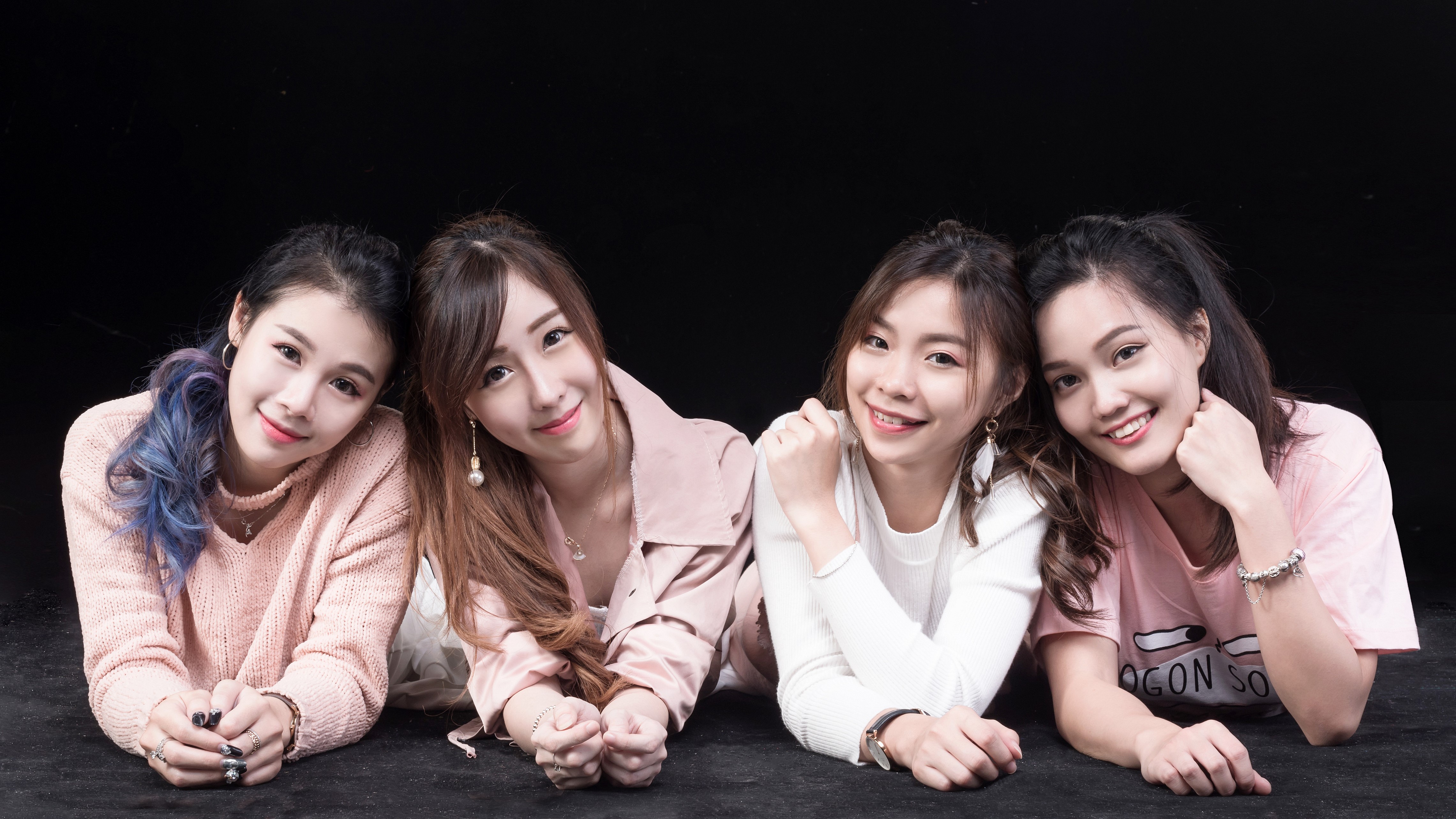 Four Asian women lying down and smiling HD Wallpaper