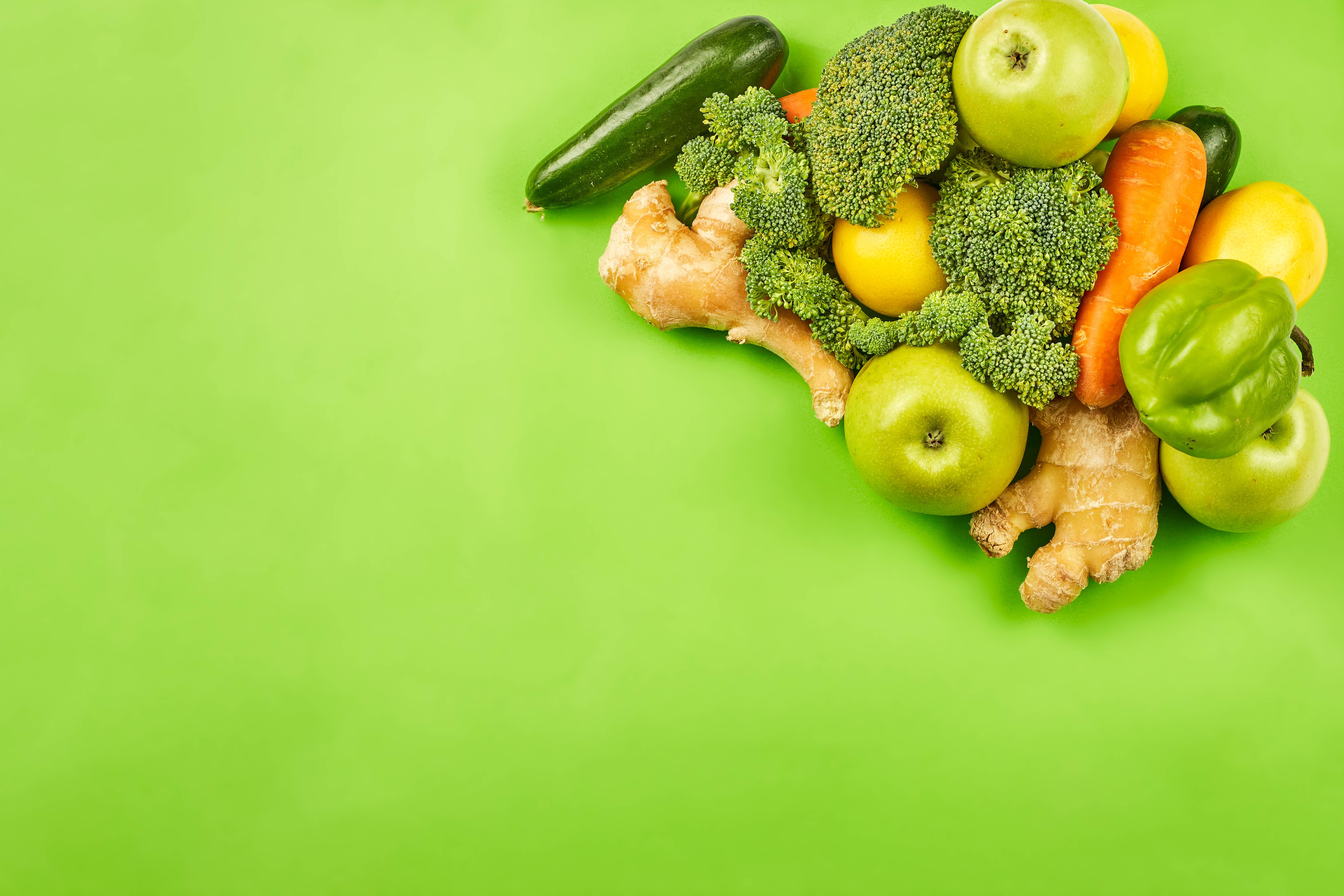 Broccoli, Apples, Carrots, Zucchini, Bell Pepper, Ginger, Lemons HD Wallpaper